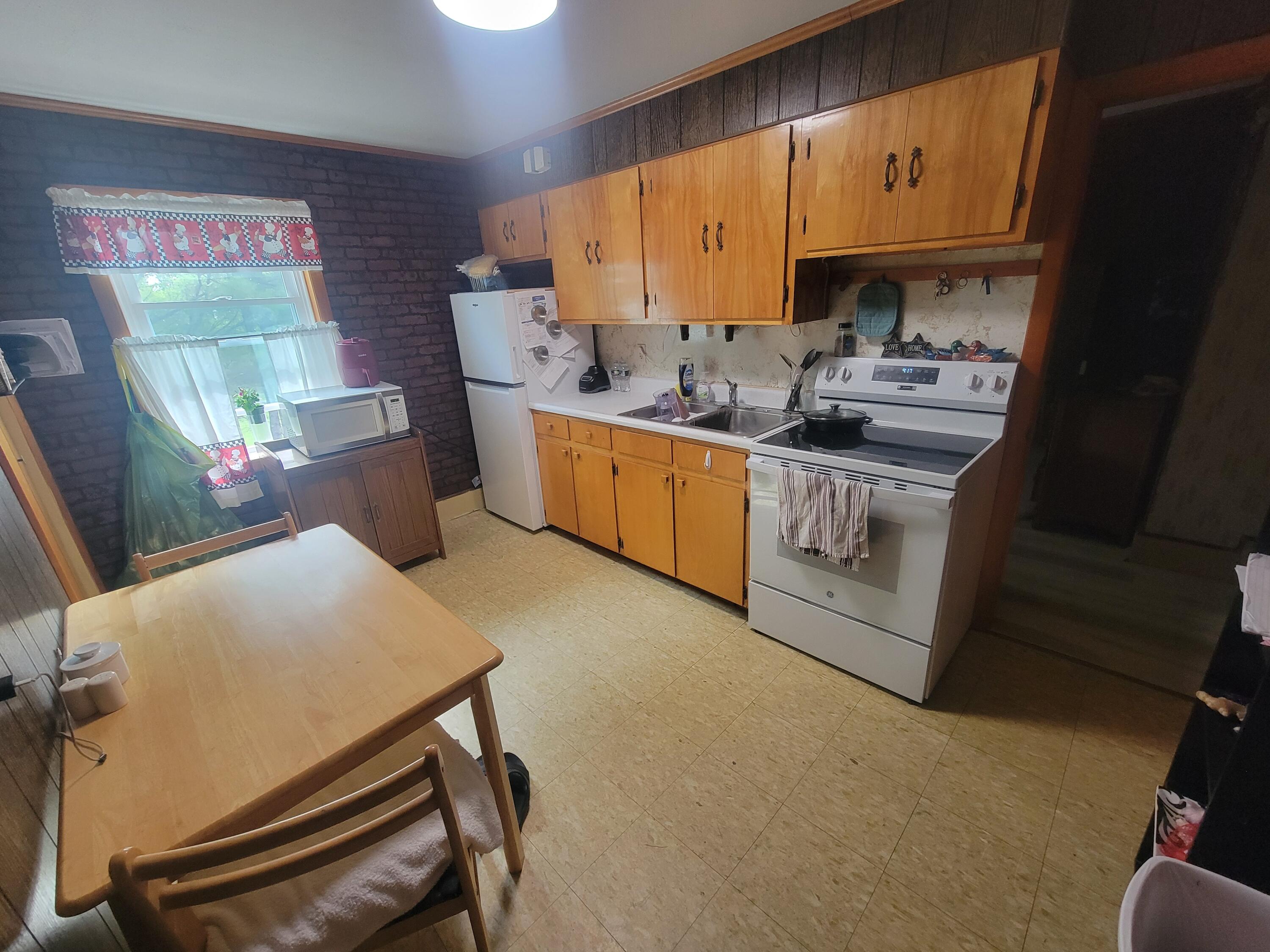 185 Elm Street Property Photo 15