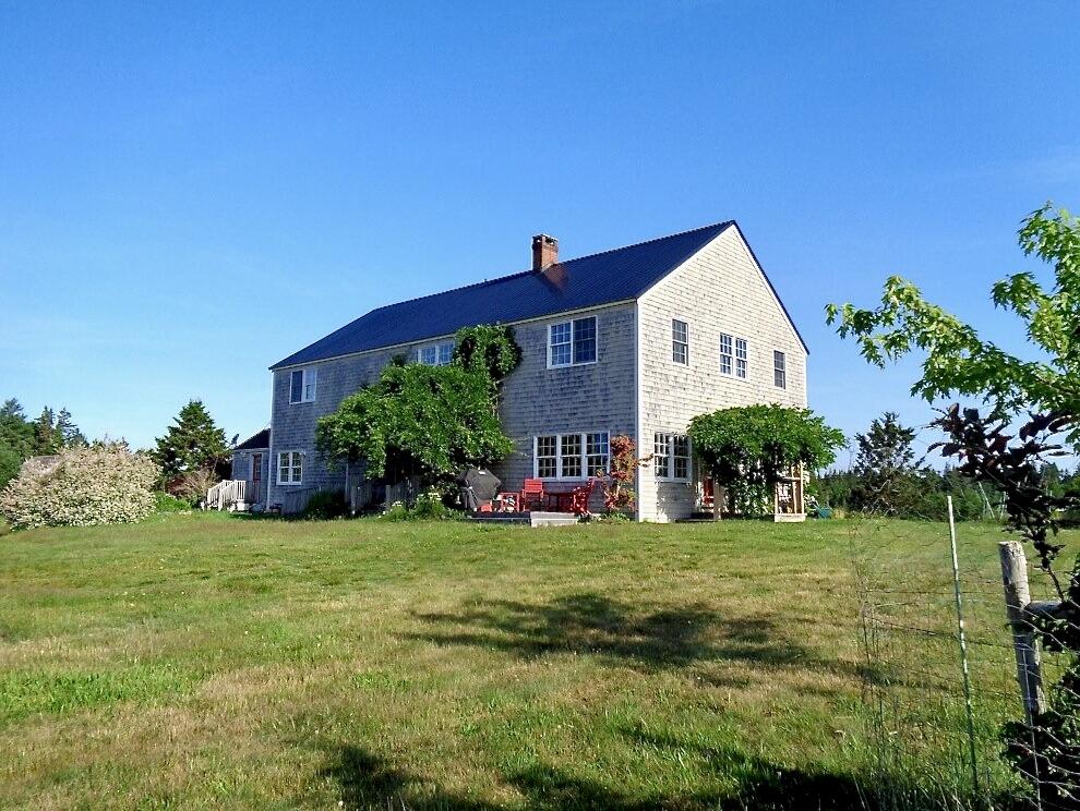163 Middle Road Property Photo 2
