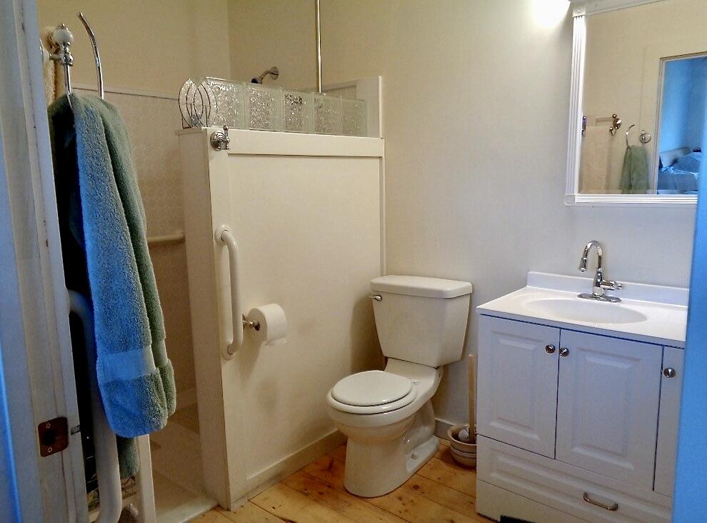 163 Middle Road Property Photo 15