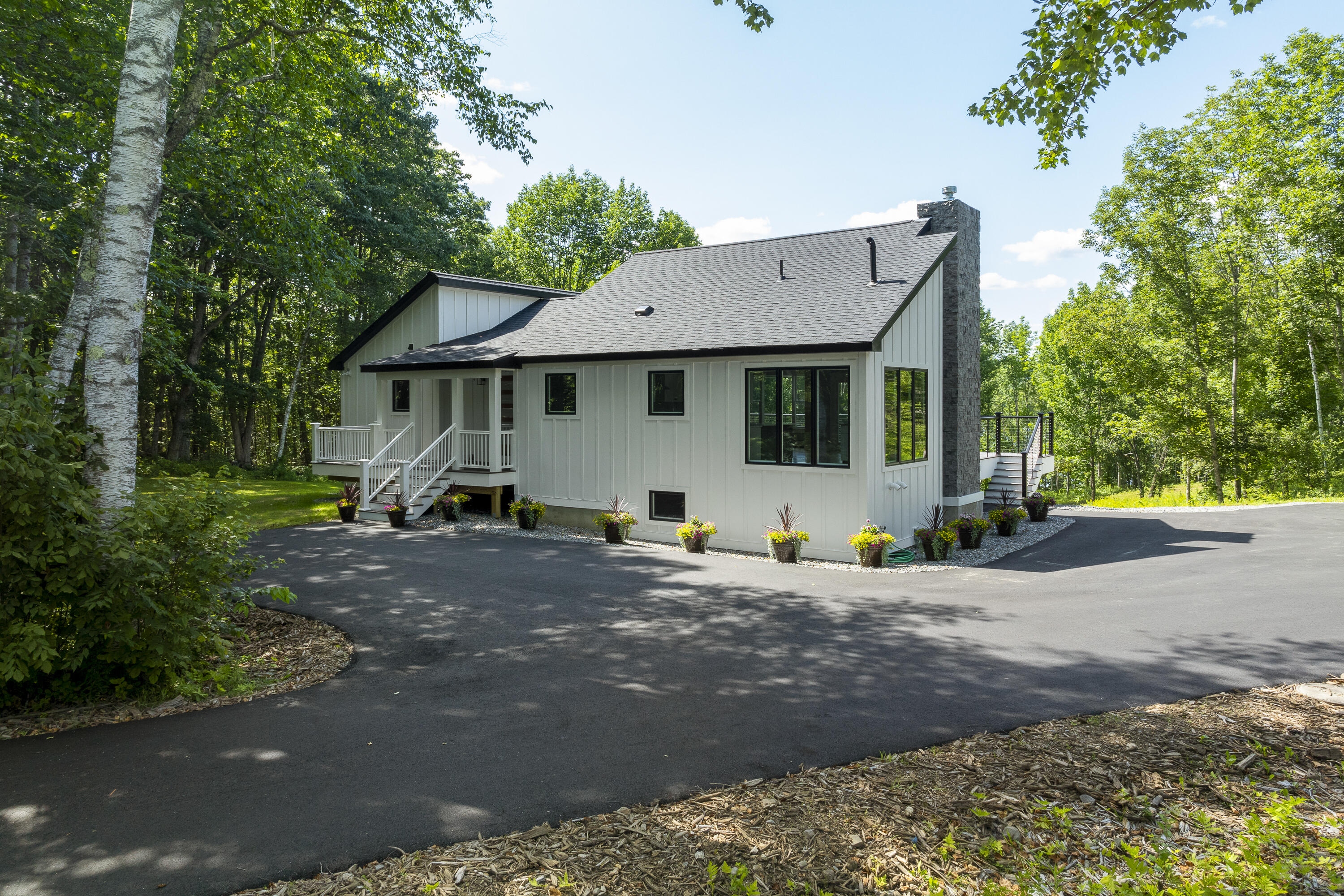 862 W Neck Road Property Photo 4
