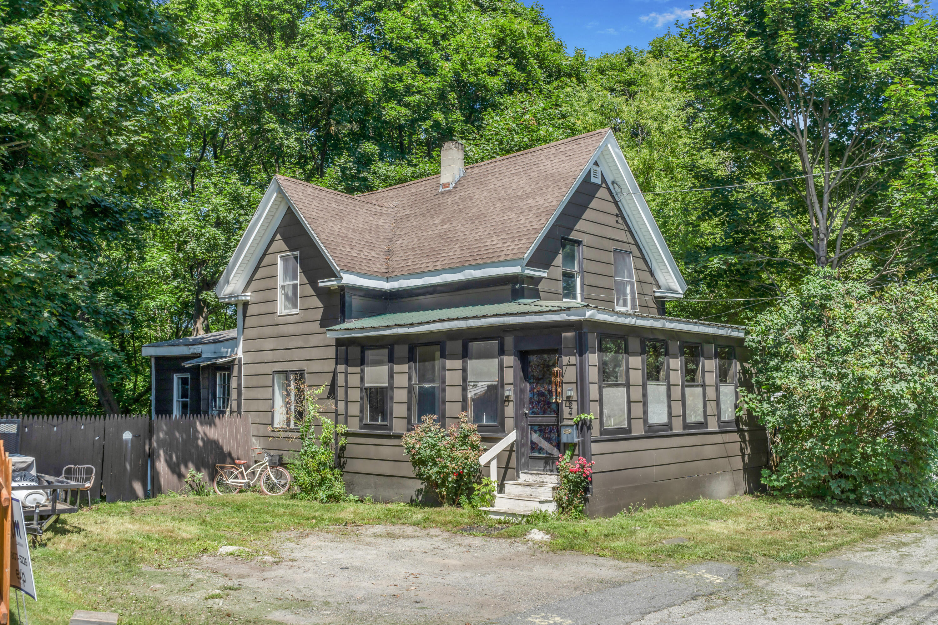 24 Center Street Property Photo 1