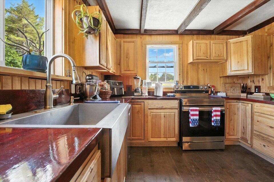 817 Riverside Drive Property Photo 18