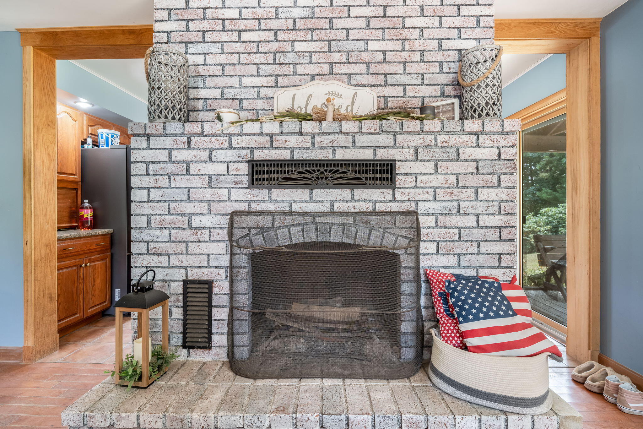 987 Upper Street Property Photo 5