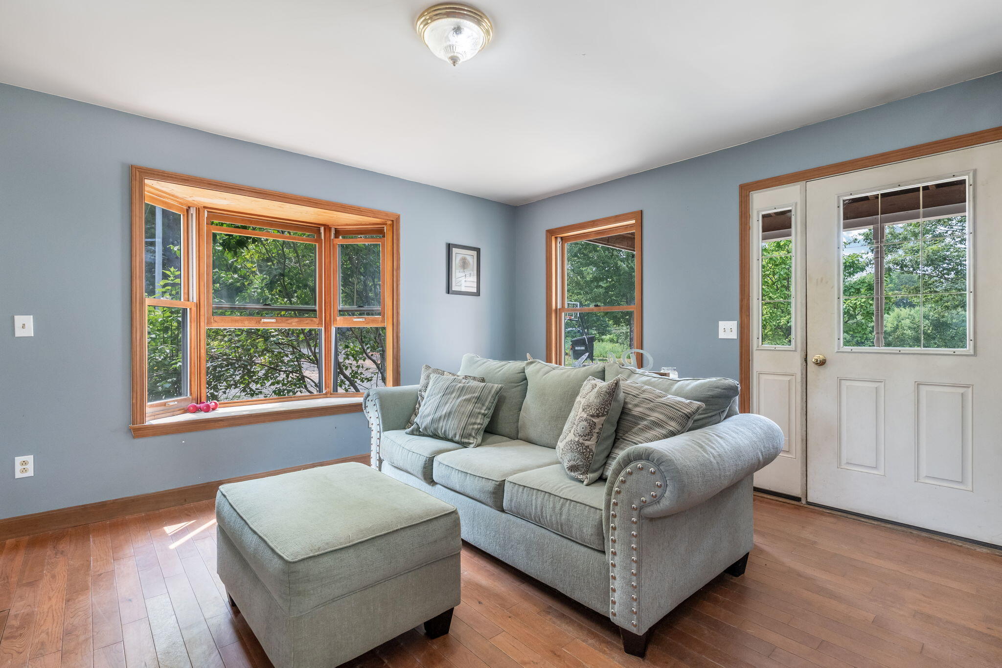 987 Upper Street Property Photo 6