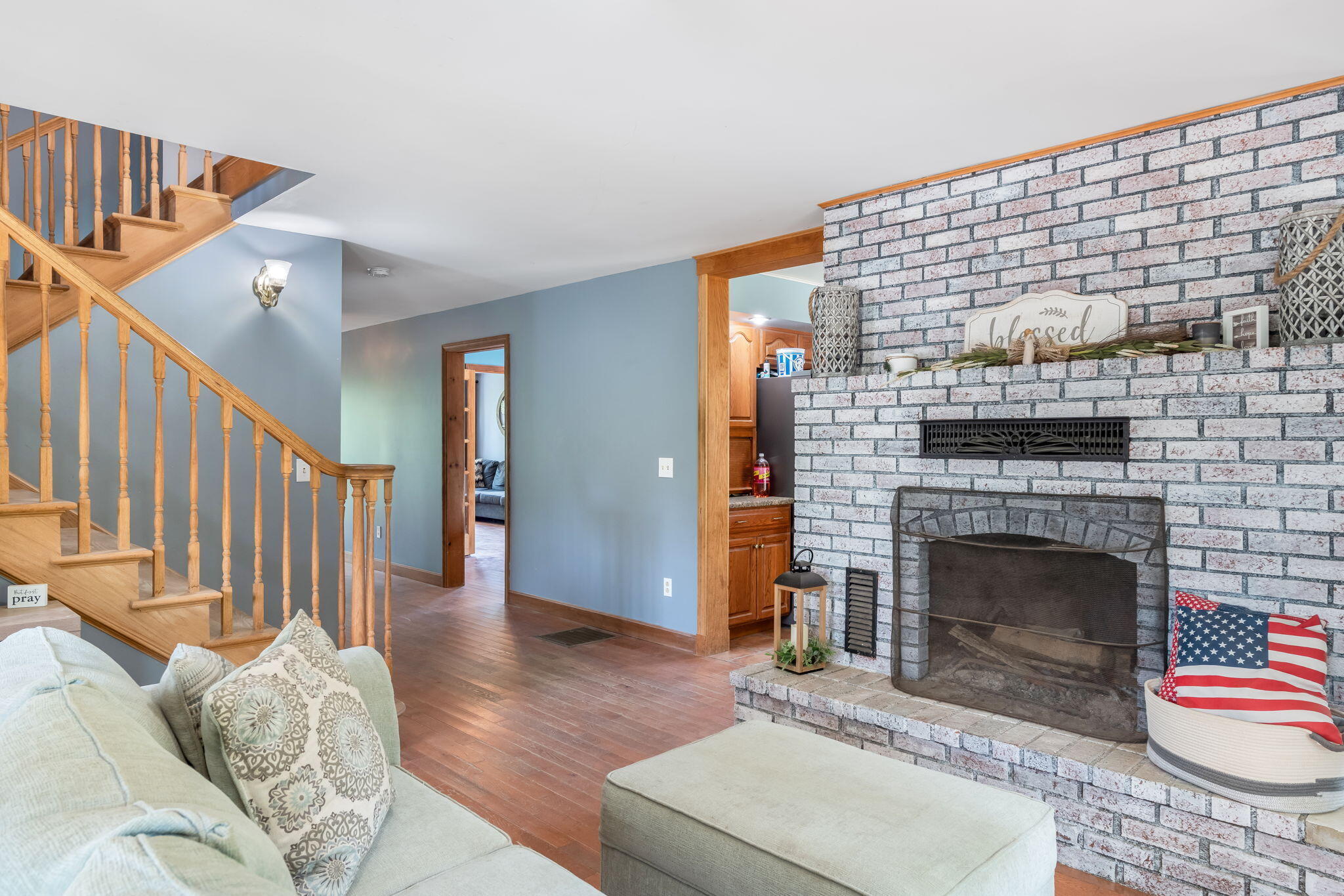 987 Upper Street Property Photo 7