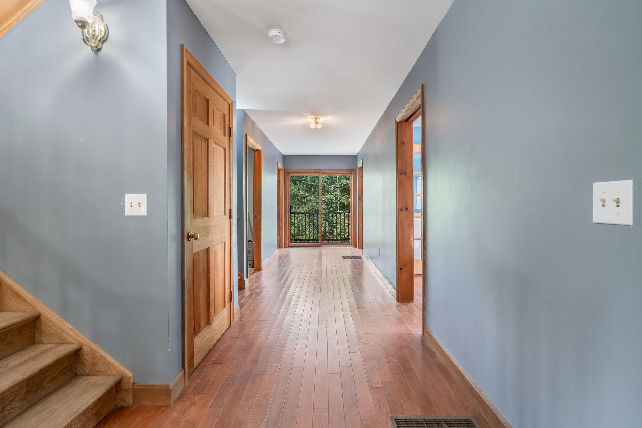 987 Upper Street Property Photo 9