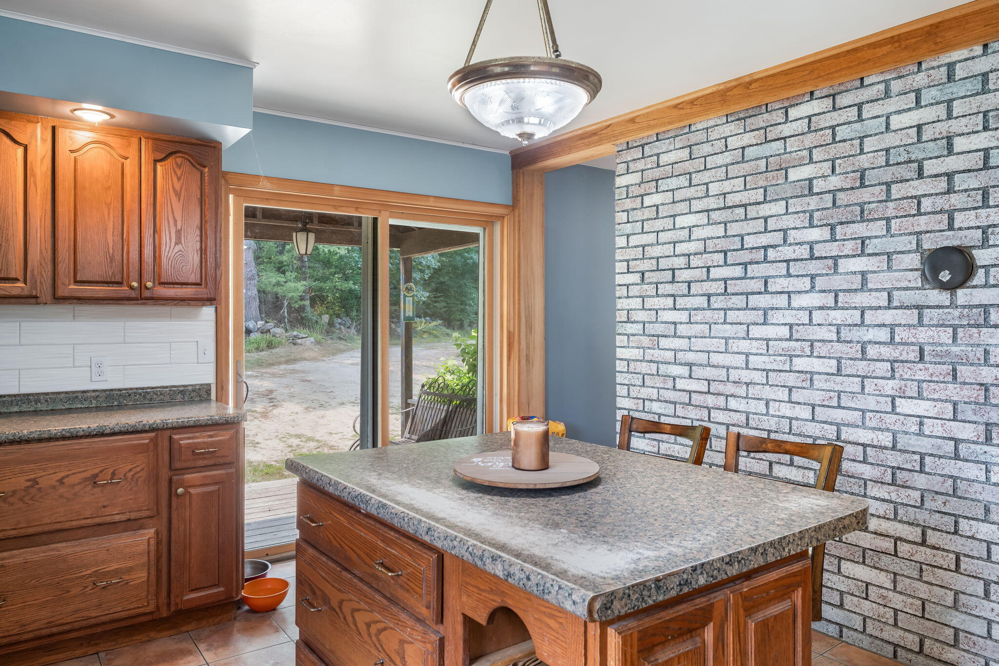 987 Upper Street Property Photo 11