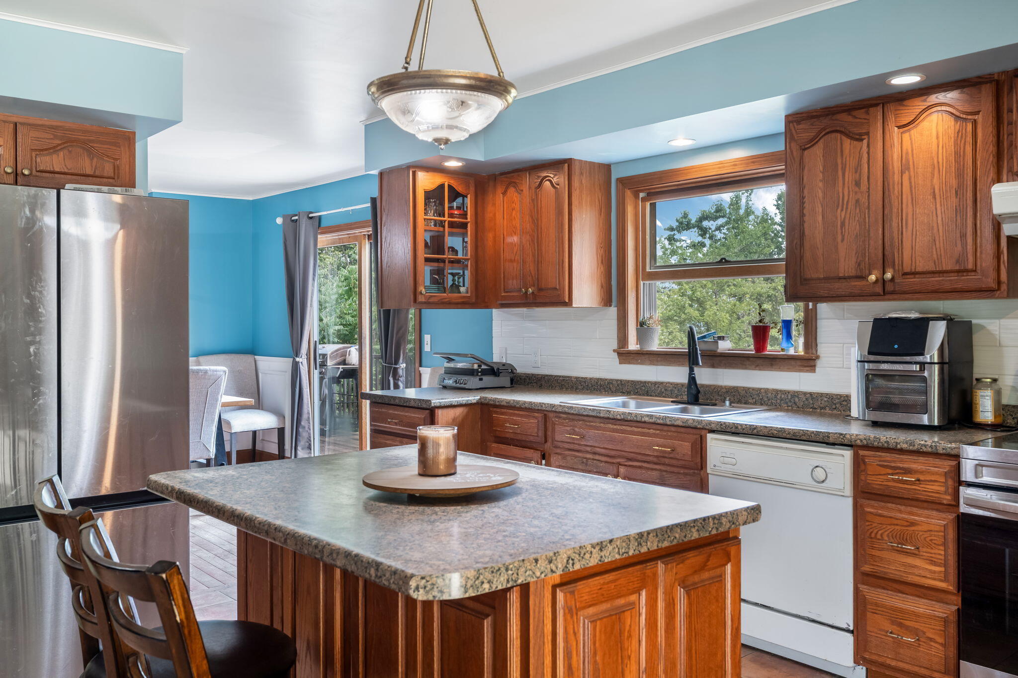 987 Upper Street Property Photo 12