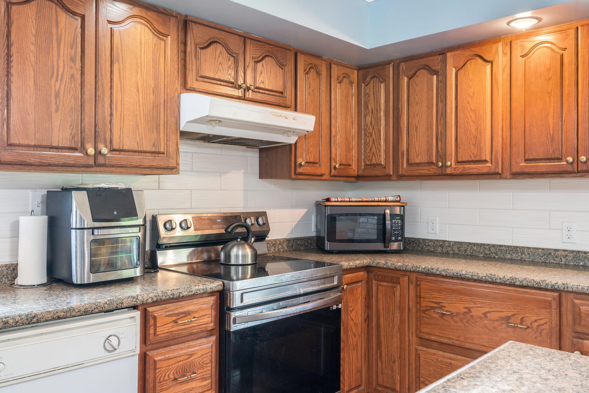 987 Upper Street Property Photo 13