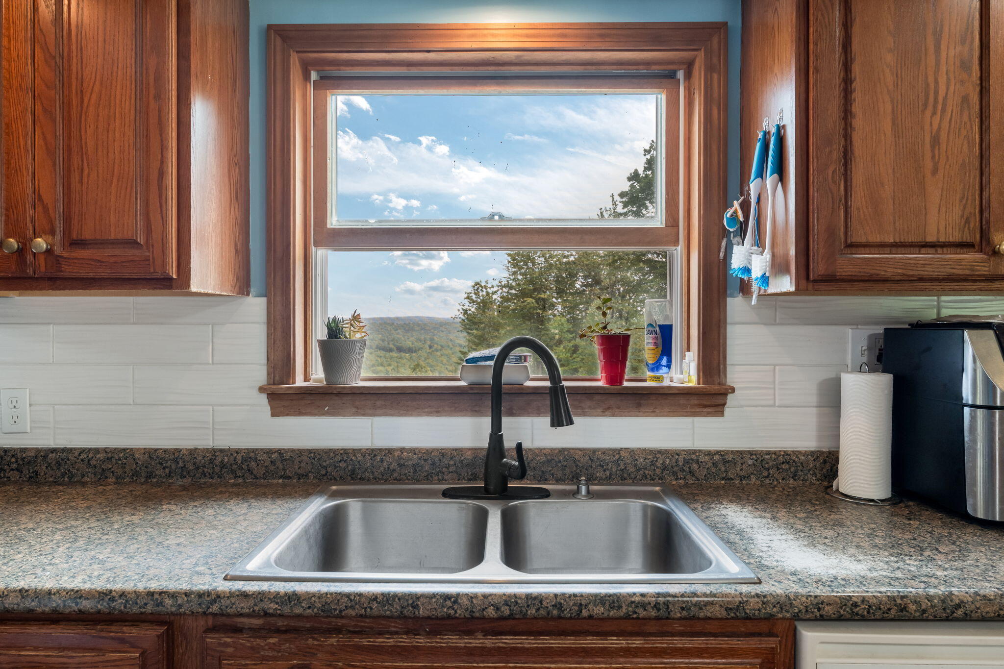 987 Upper Street Property Photo 14