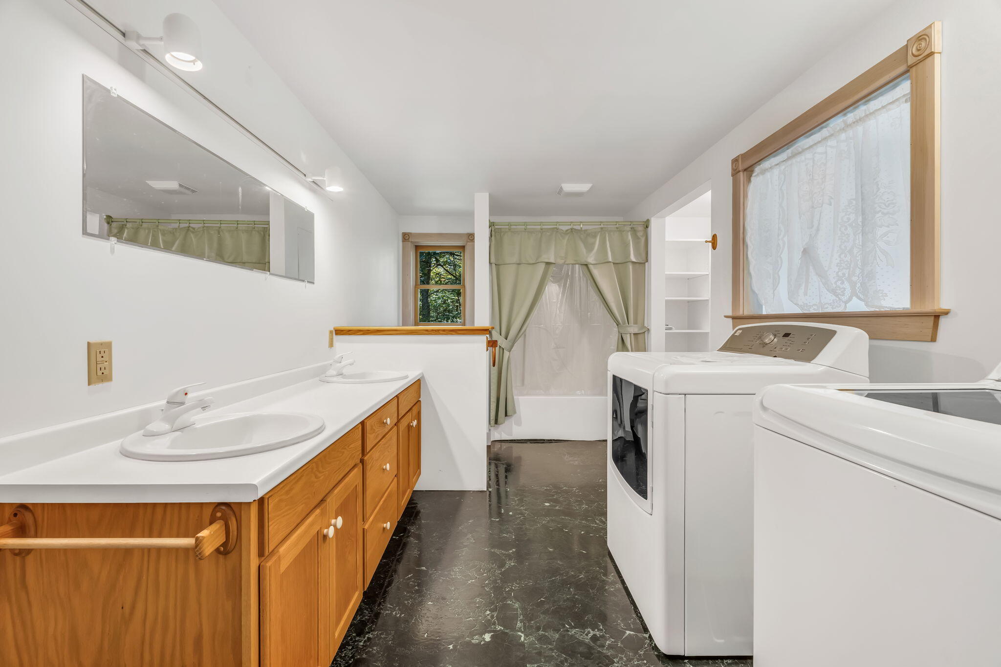 150 River Road Property Photo 28