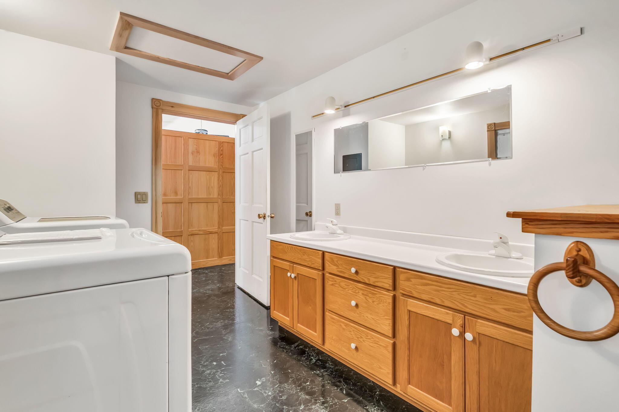 150 River Road Property Photo 30