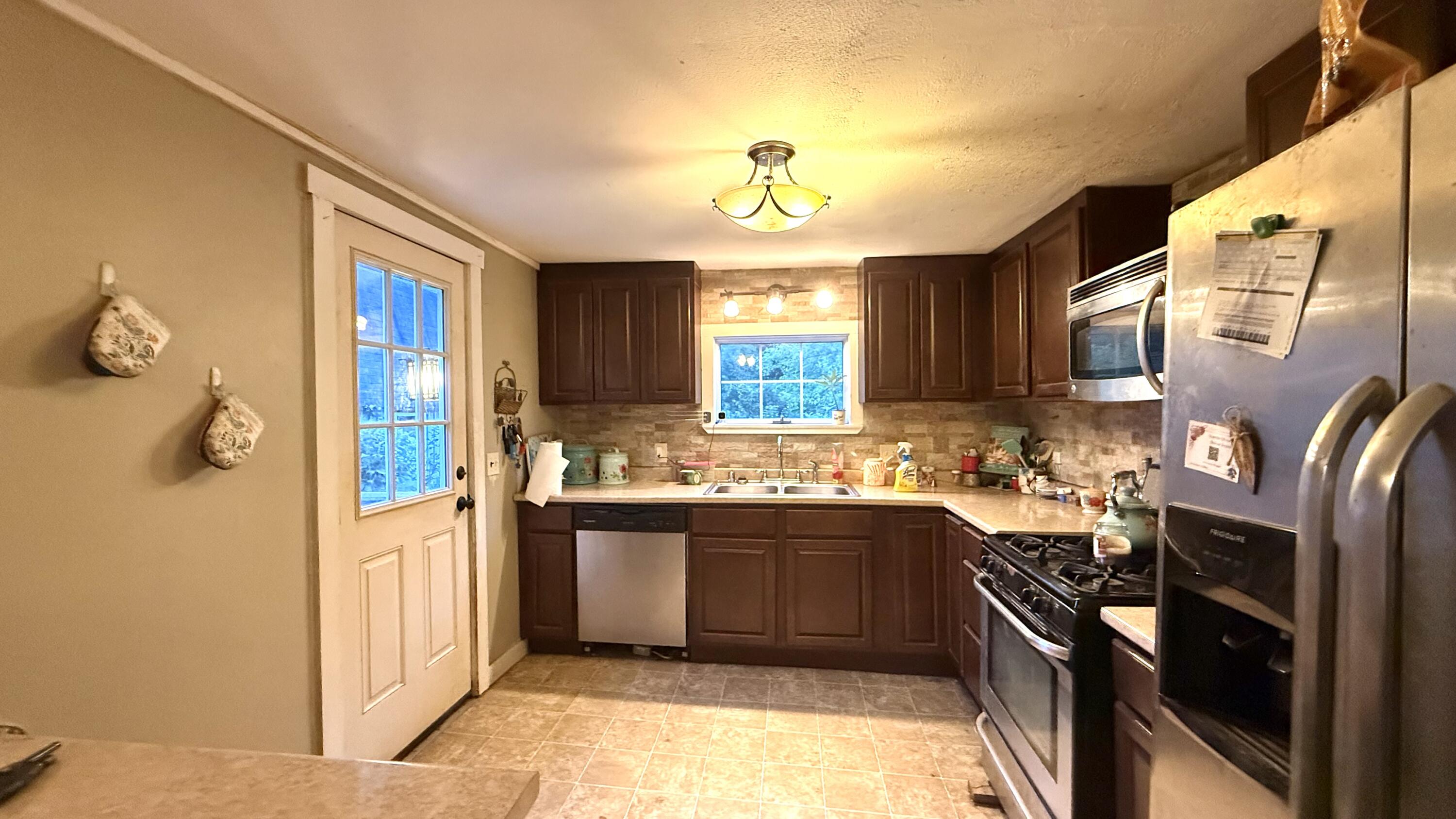 1123 South Street Property Photo 11