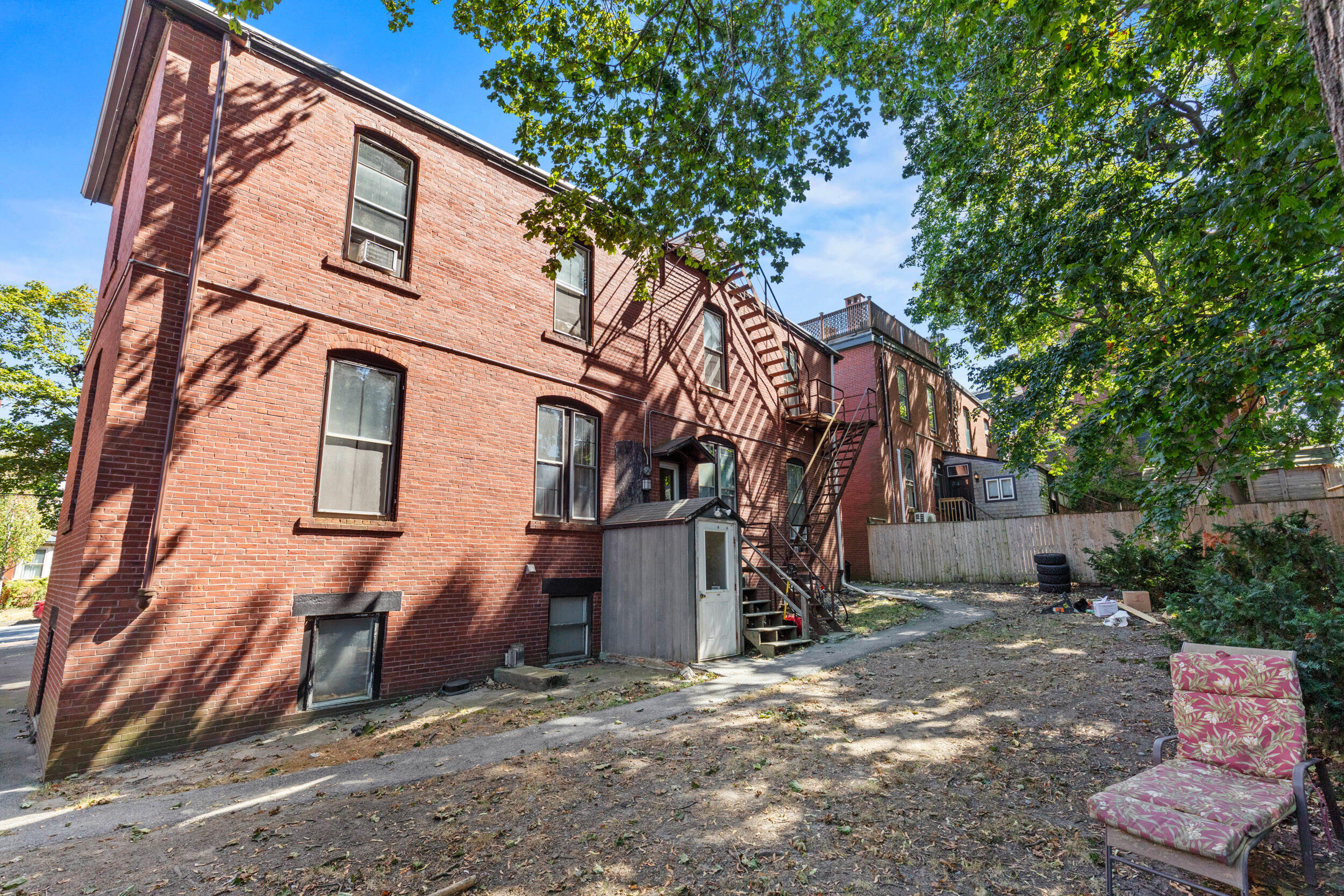 240 State Street Property Photo 4