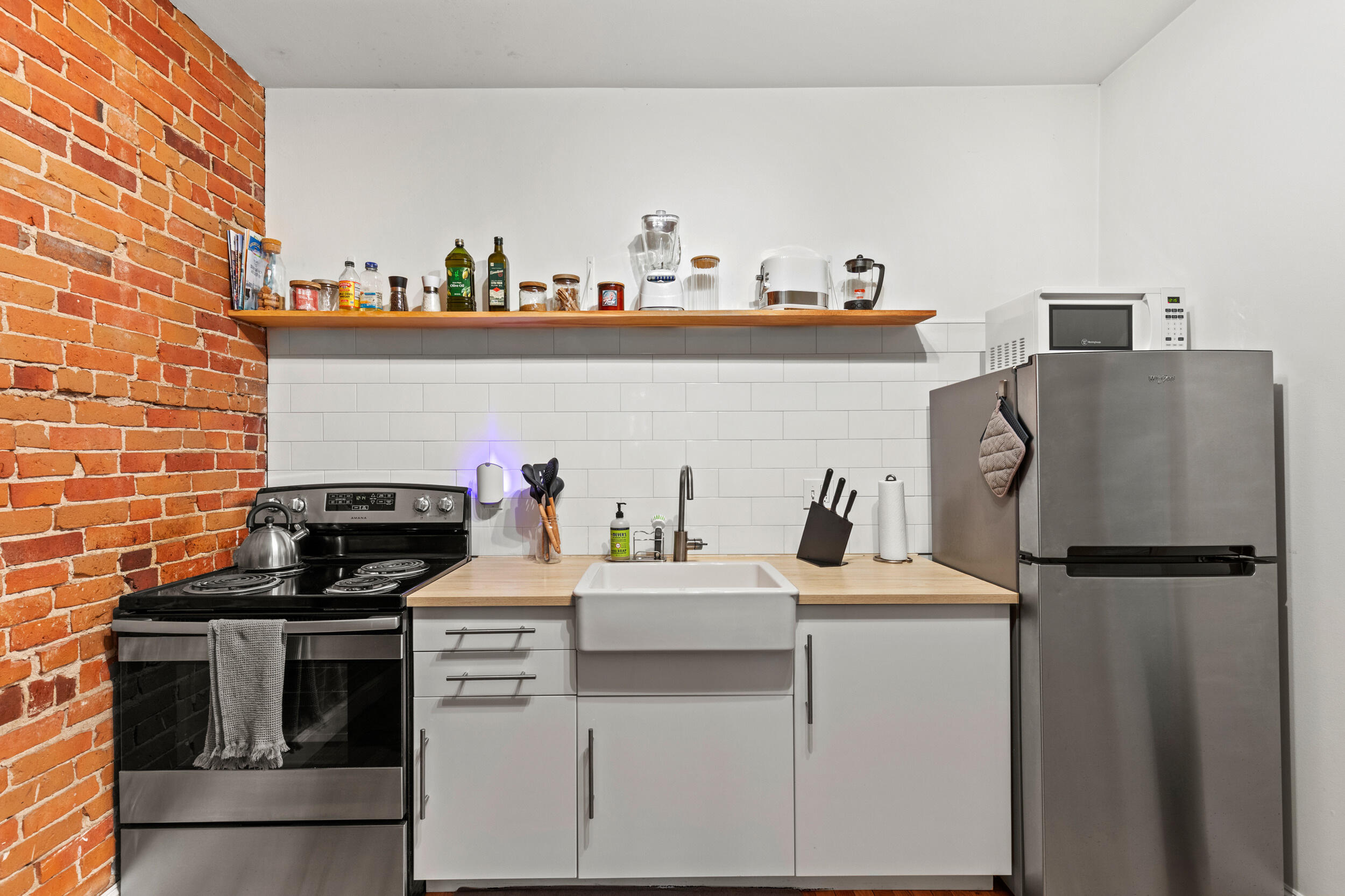 240 State Street Property Photo 7