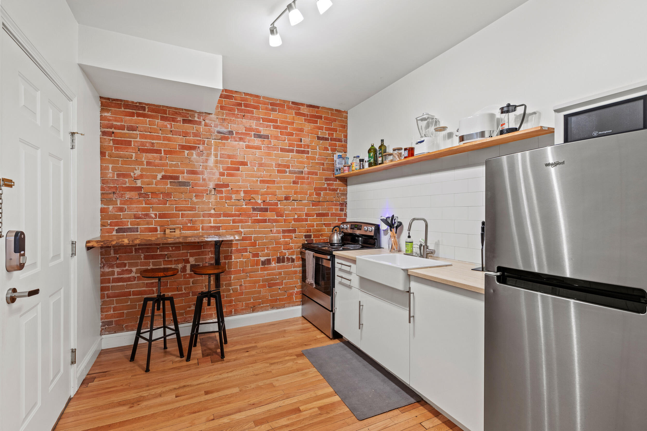 240 State Street Property Photo 9