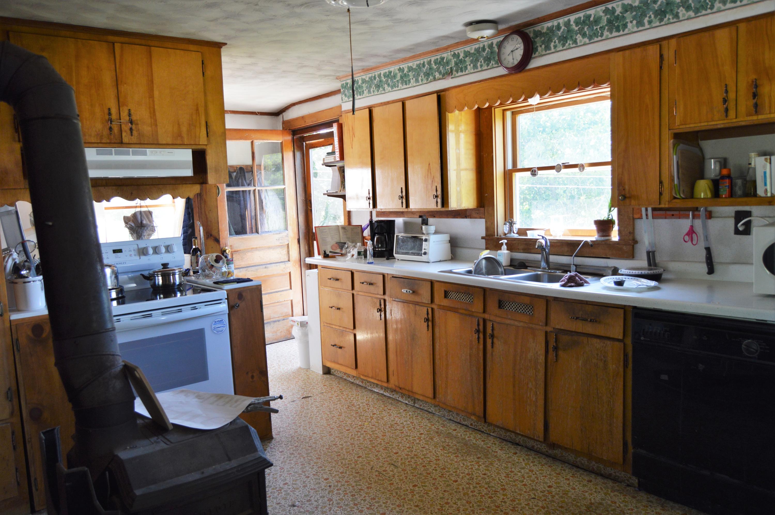 2 Swan Lake Avenue Property Photo 9