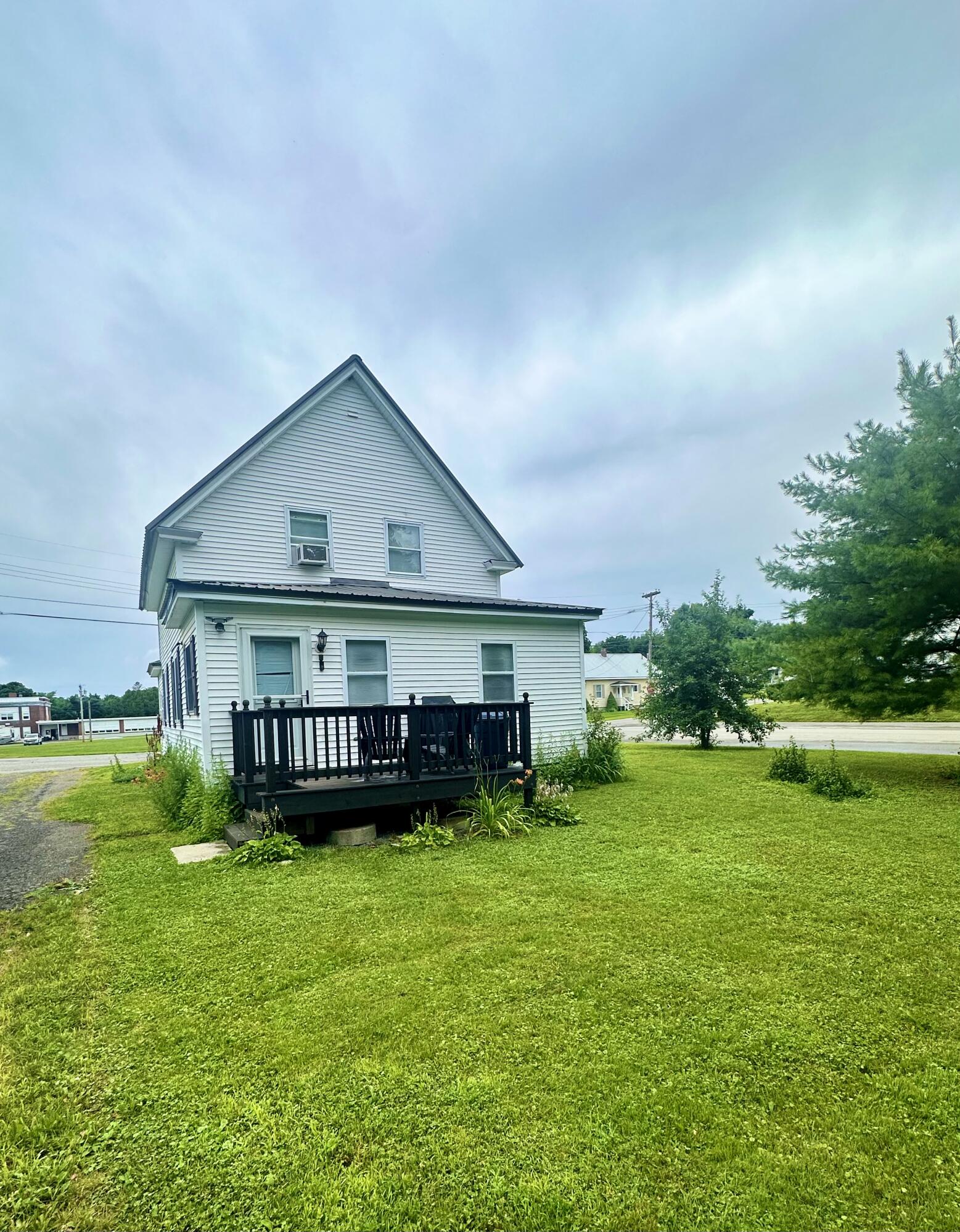 9 Maple Street Property Photo 4
