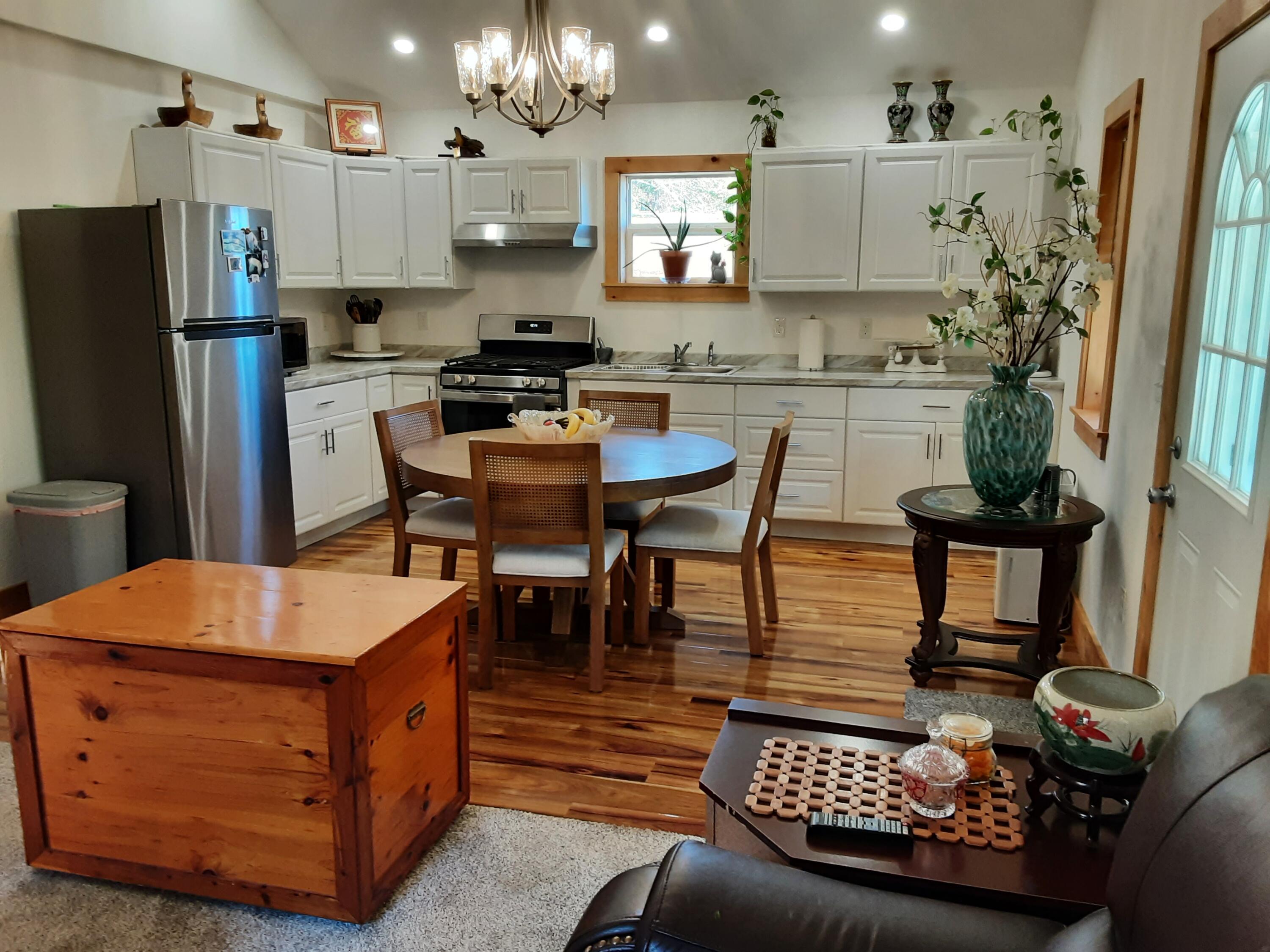 380 South Mountain Valley Highway Property Photo 9