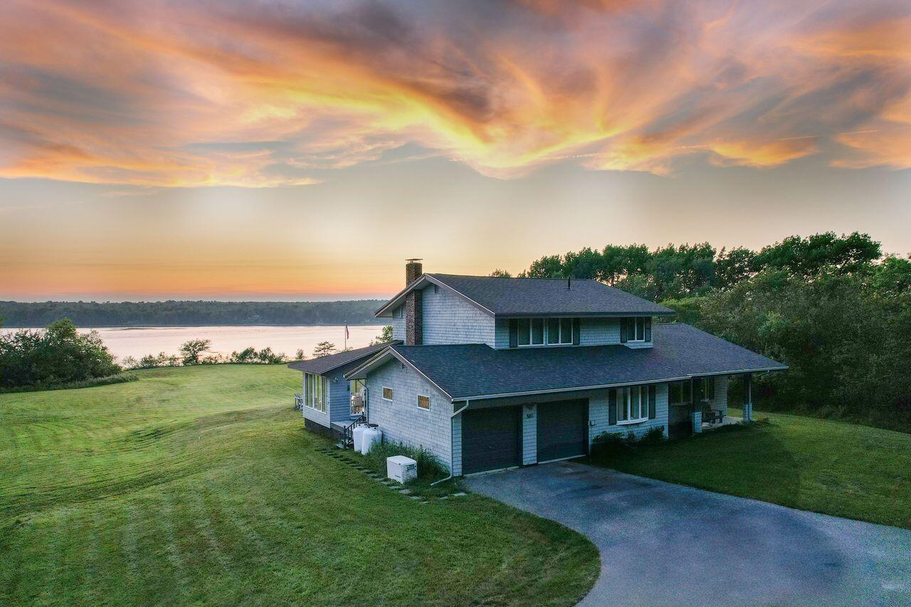 561 Bayside Road Property Photo 3