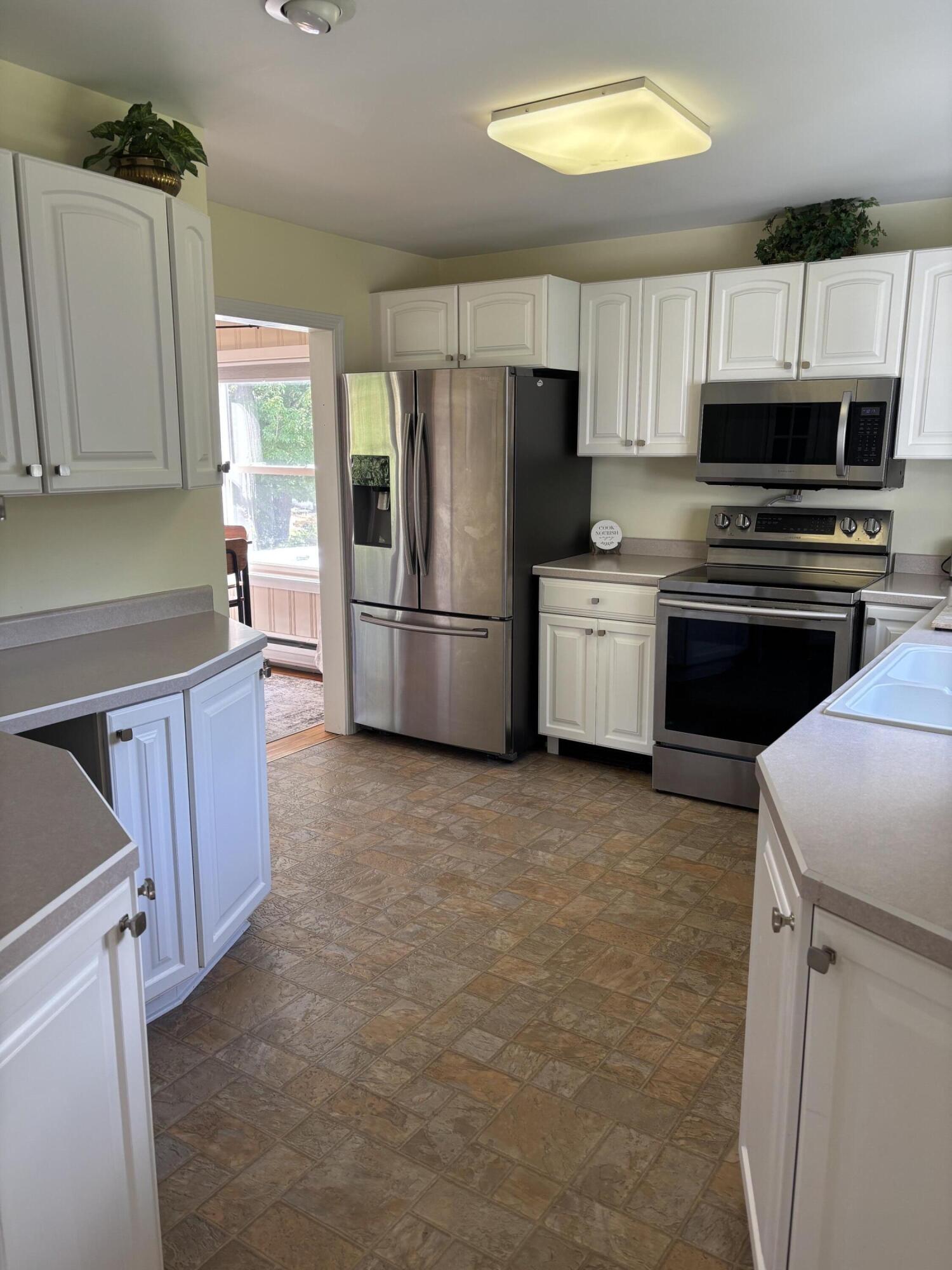 73 Forest Avenue Property Photo 4