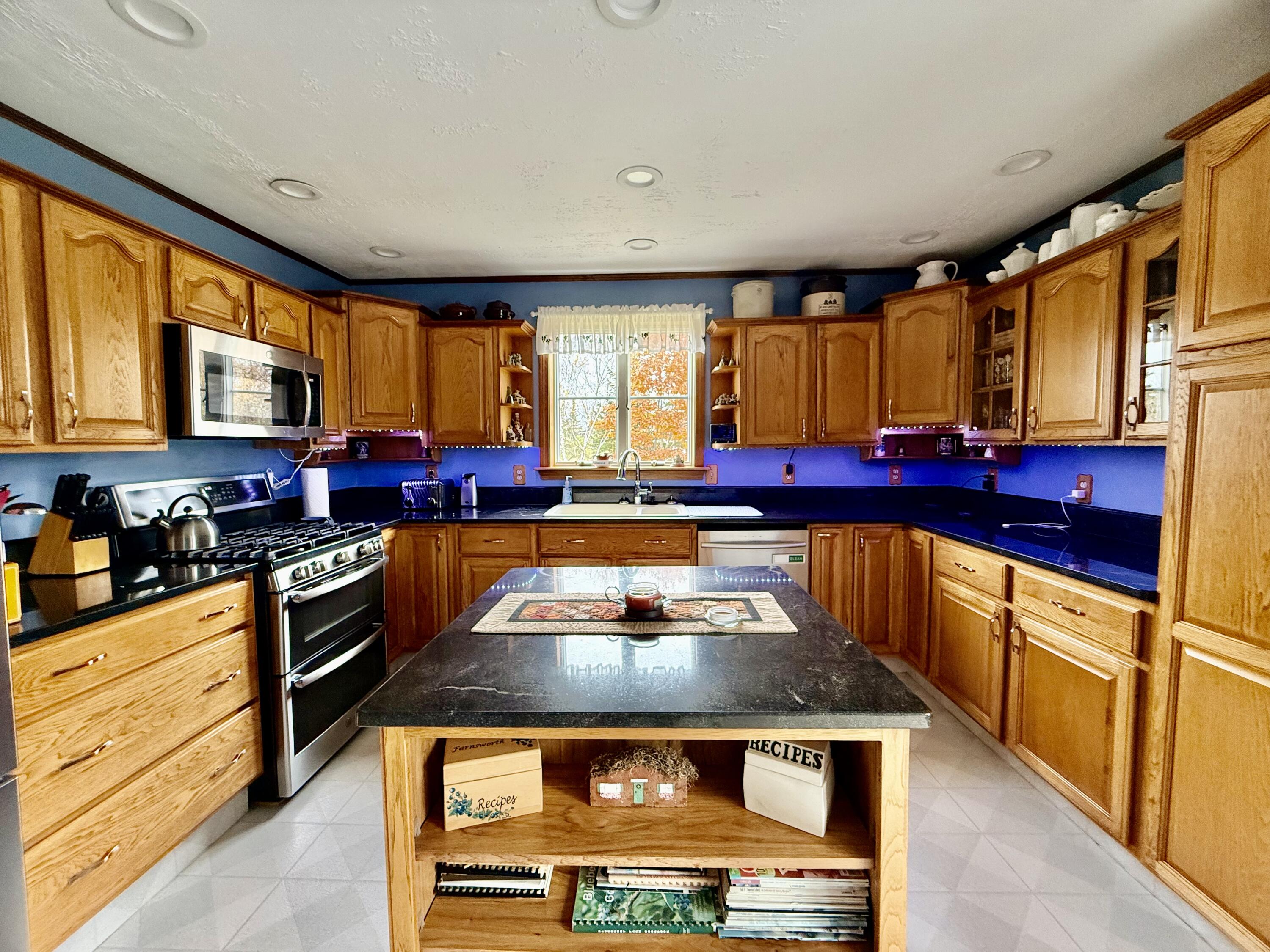 75 Point Street Property Photo 3