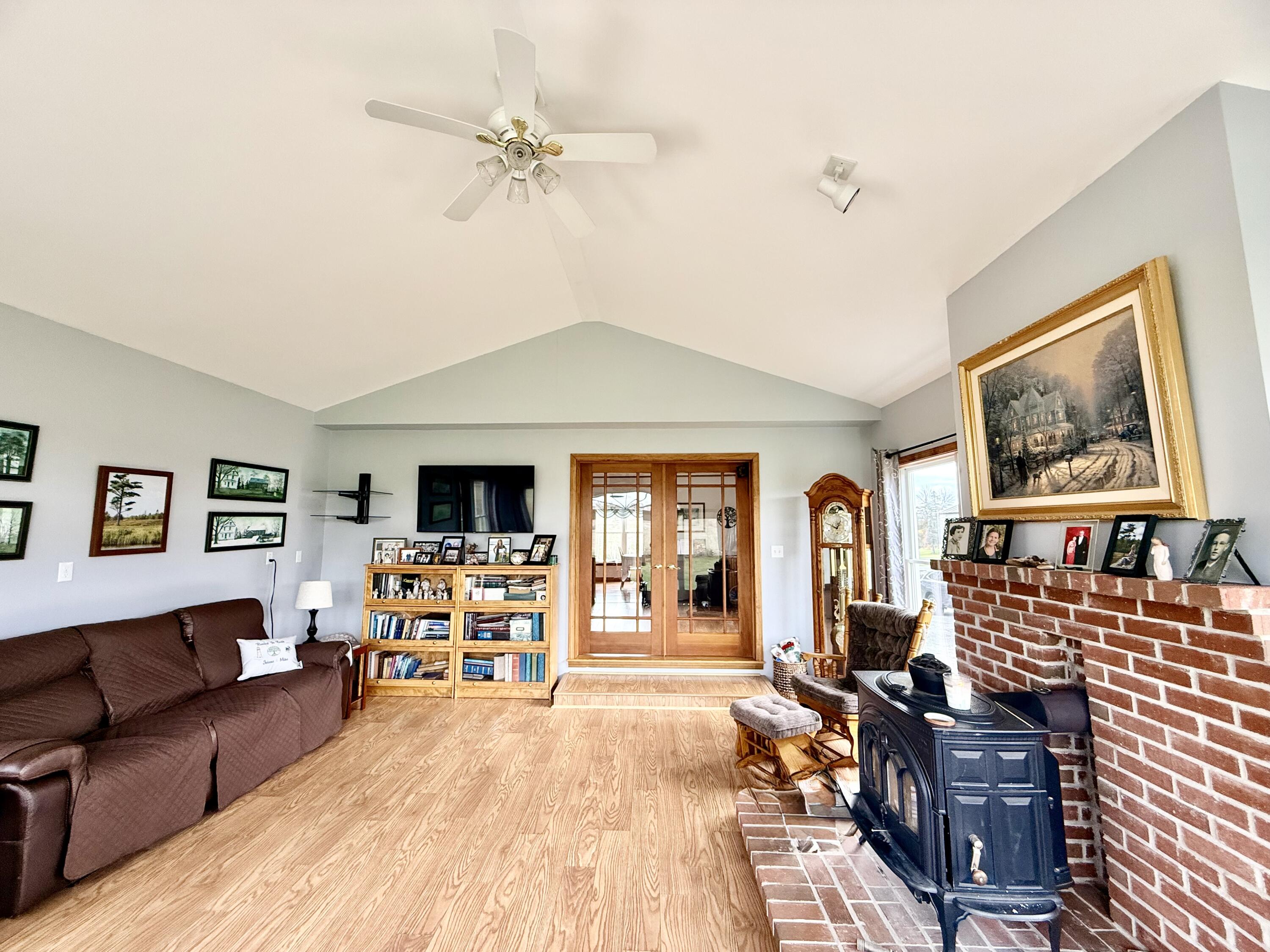 75 Point Street Property Photo 12