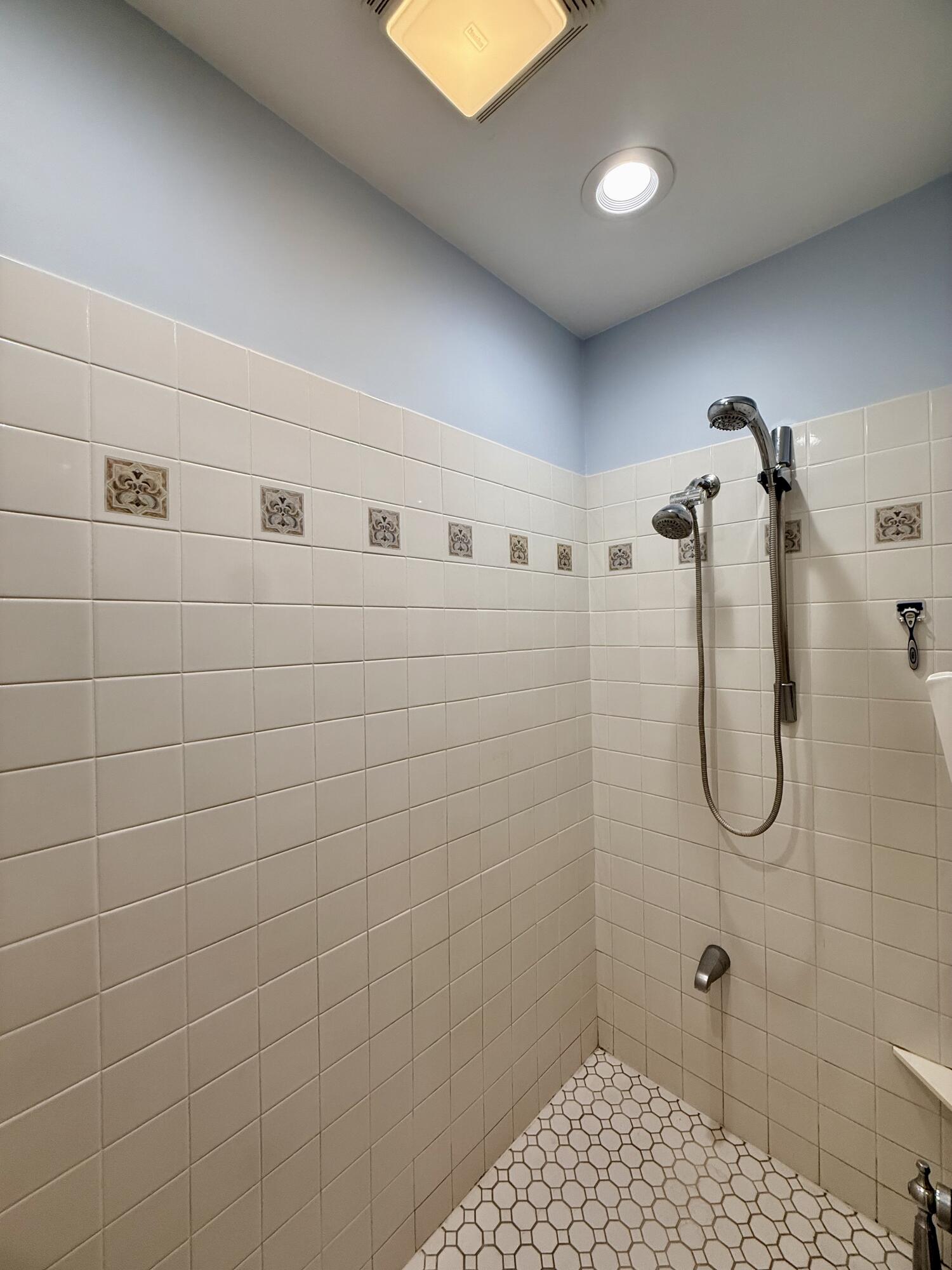 75 Point Street Property Photo 21