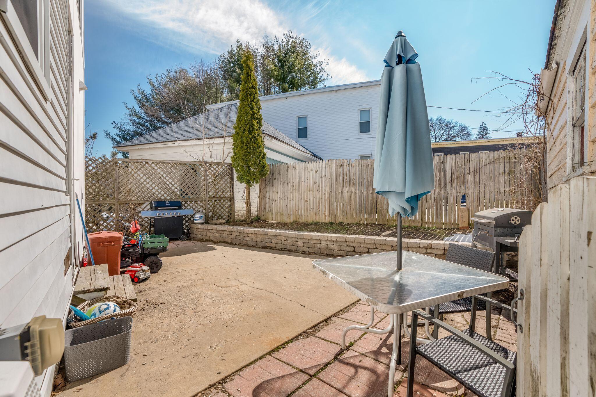 279 Pine Street Property Photo 7