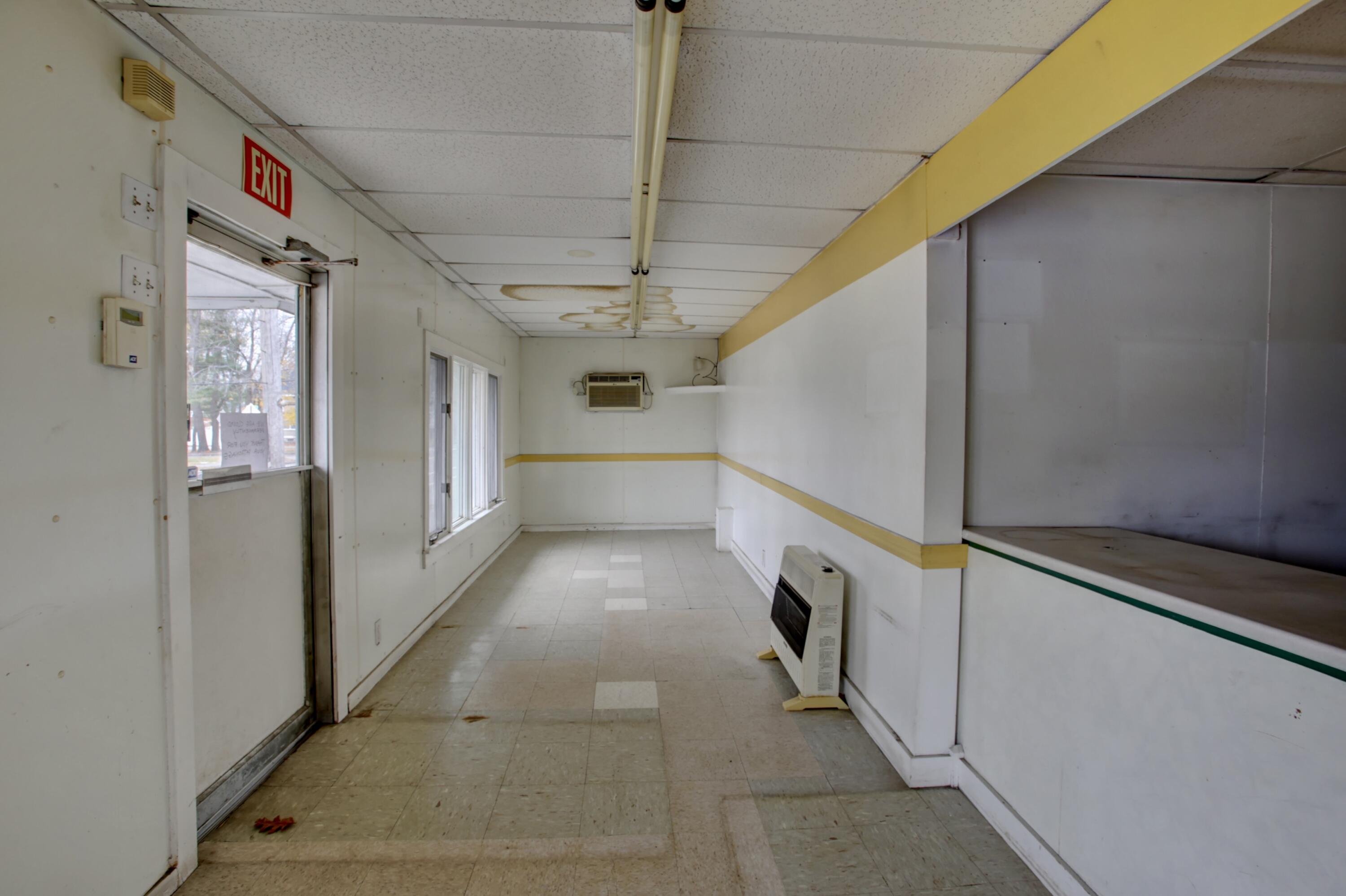 1435 Forest Avenue Property Photo 4