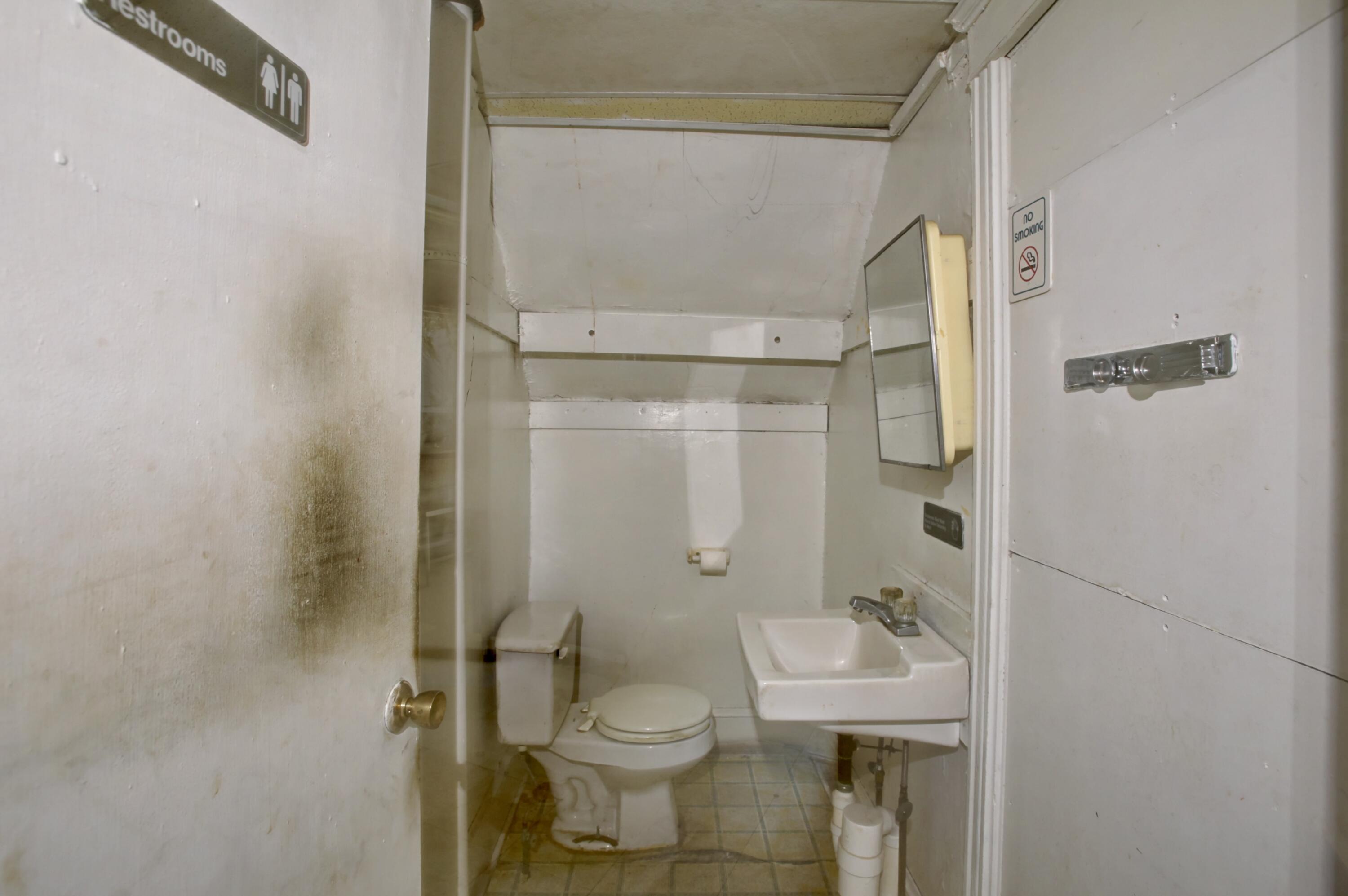 1435 Forest Avenue Property Photo 7
