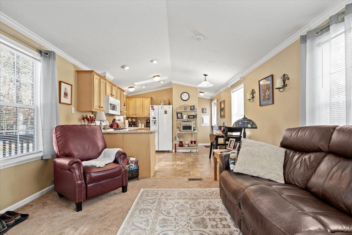 72 Golden Era Circle Property Photo 4