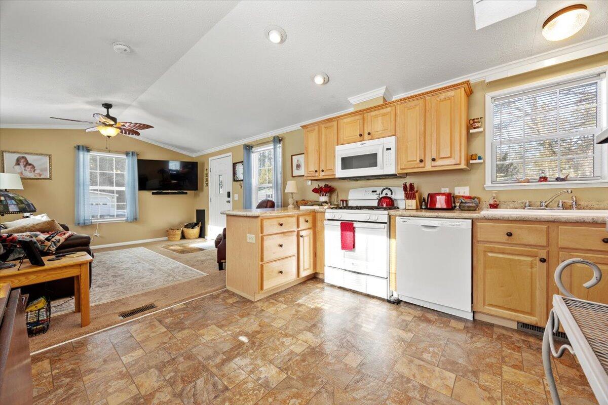 72 Golden Era Circle Property Photo 7