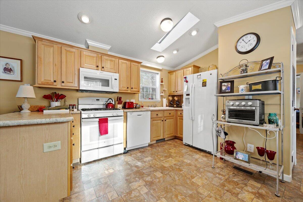 72 Golden Era Circle Property Photo 8
