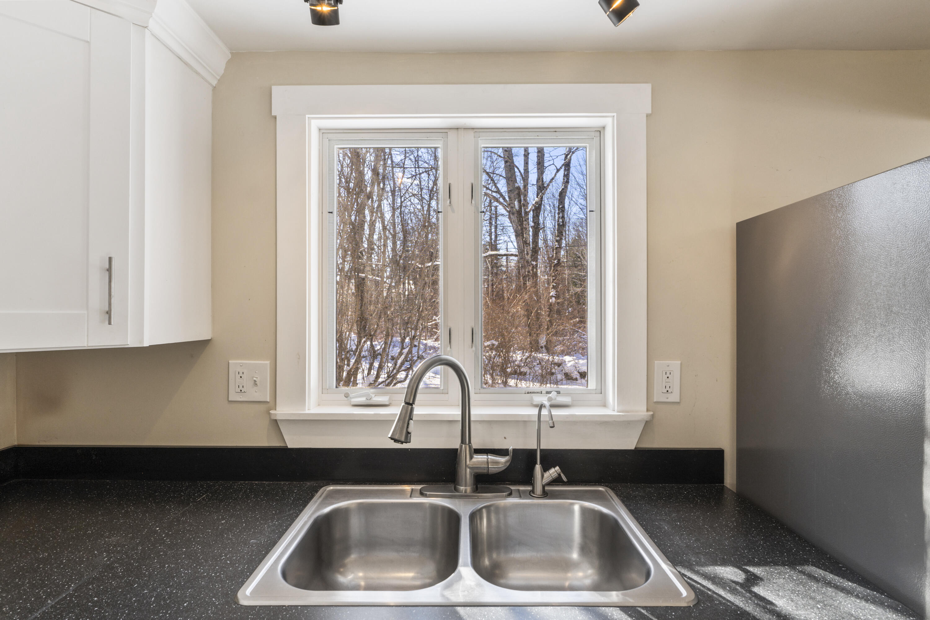 737 Commercial Street Property Photo 13