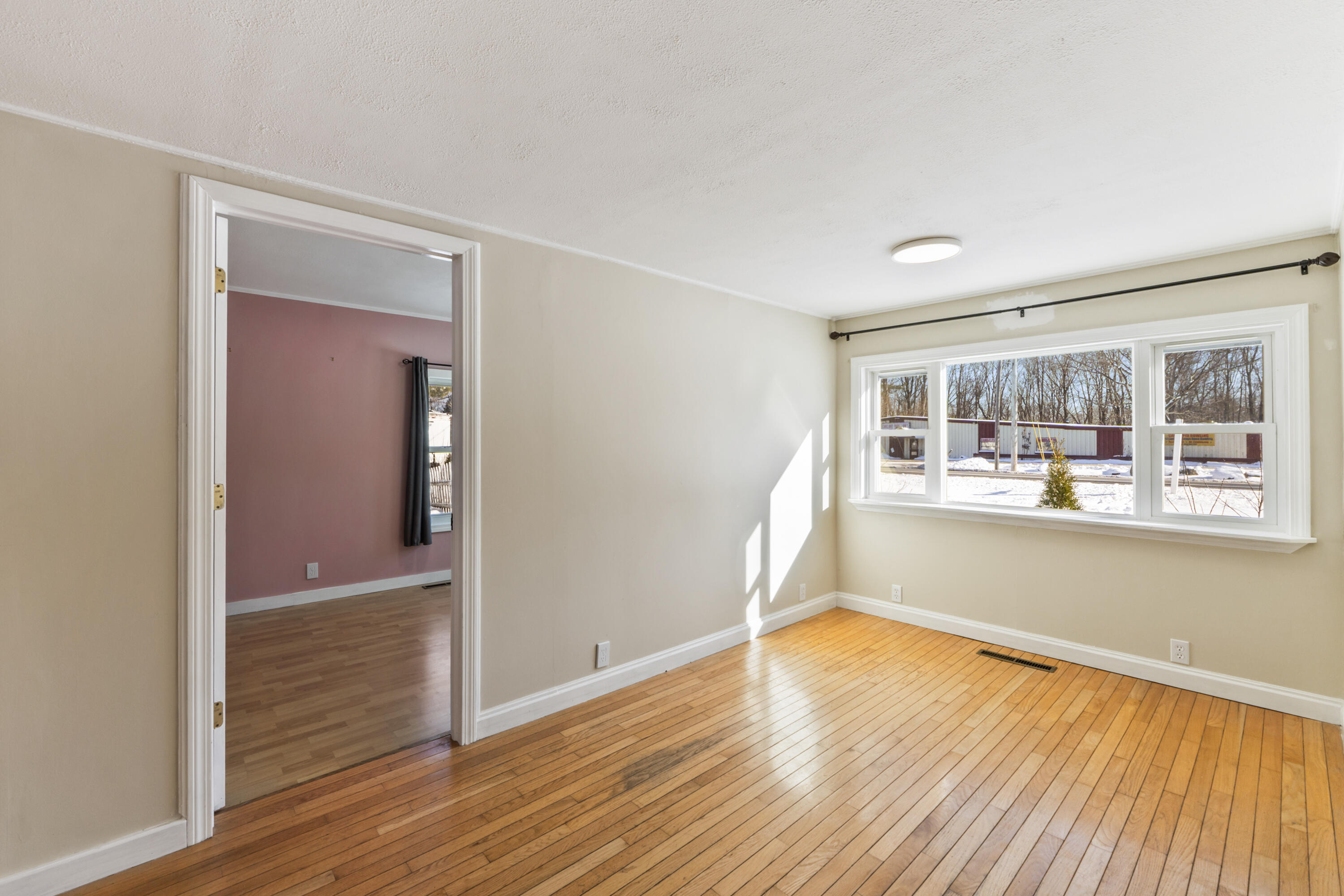 737 Commercial Street Property Photo 15