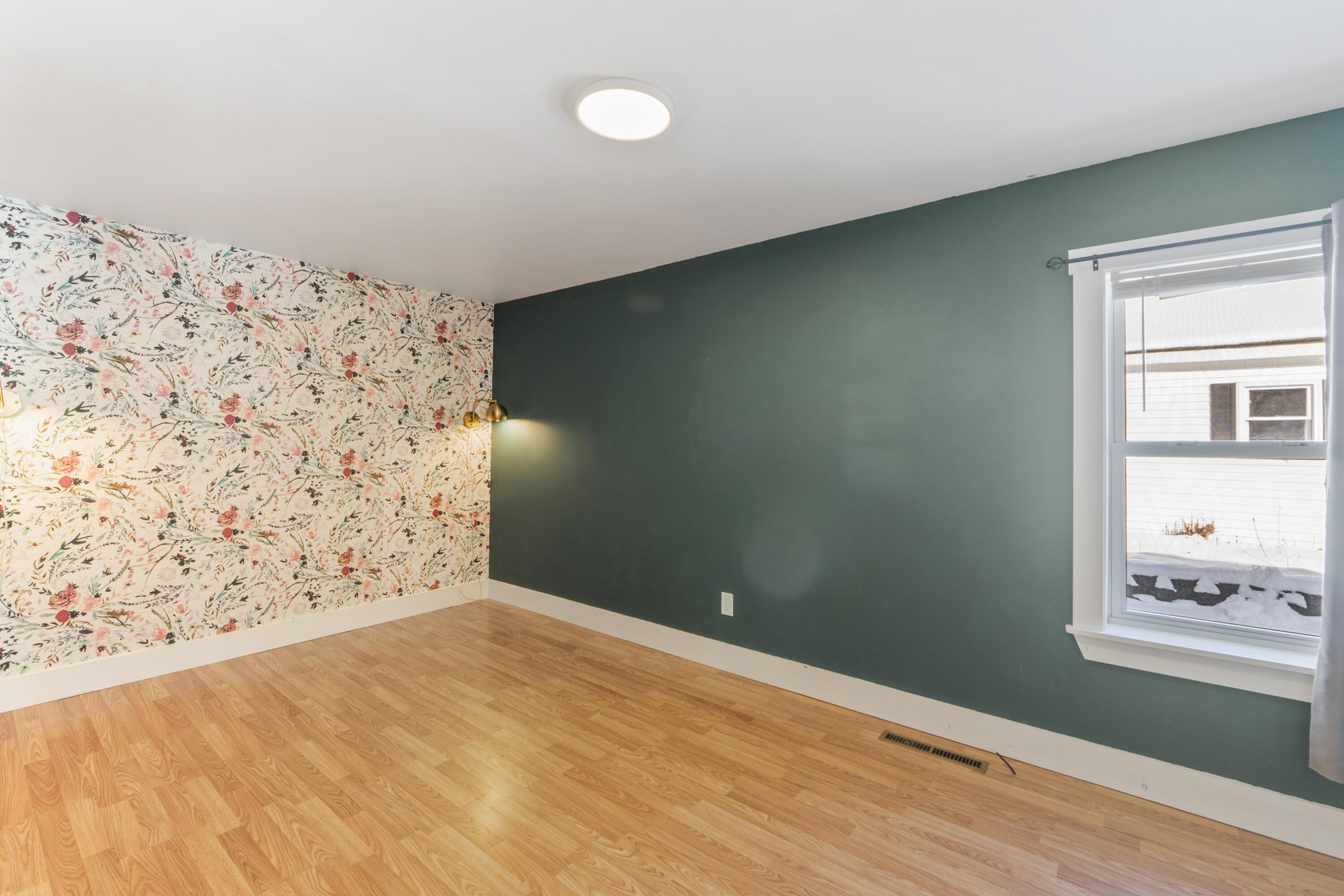 737 Commercial Street Property Photo 18