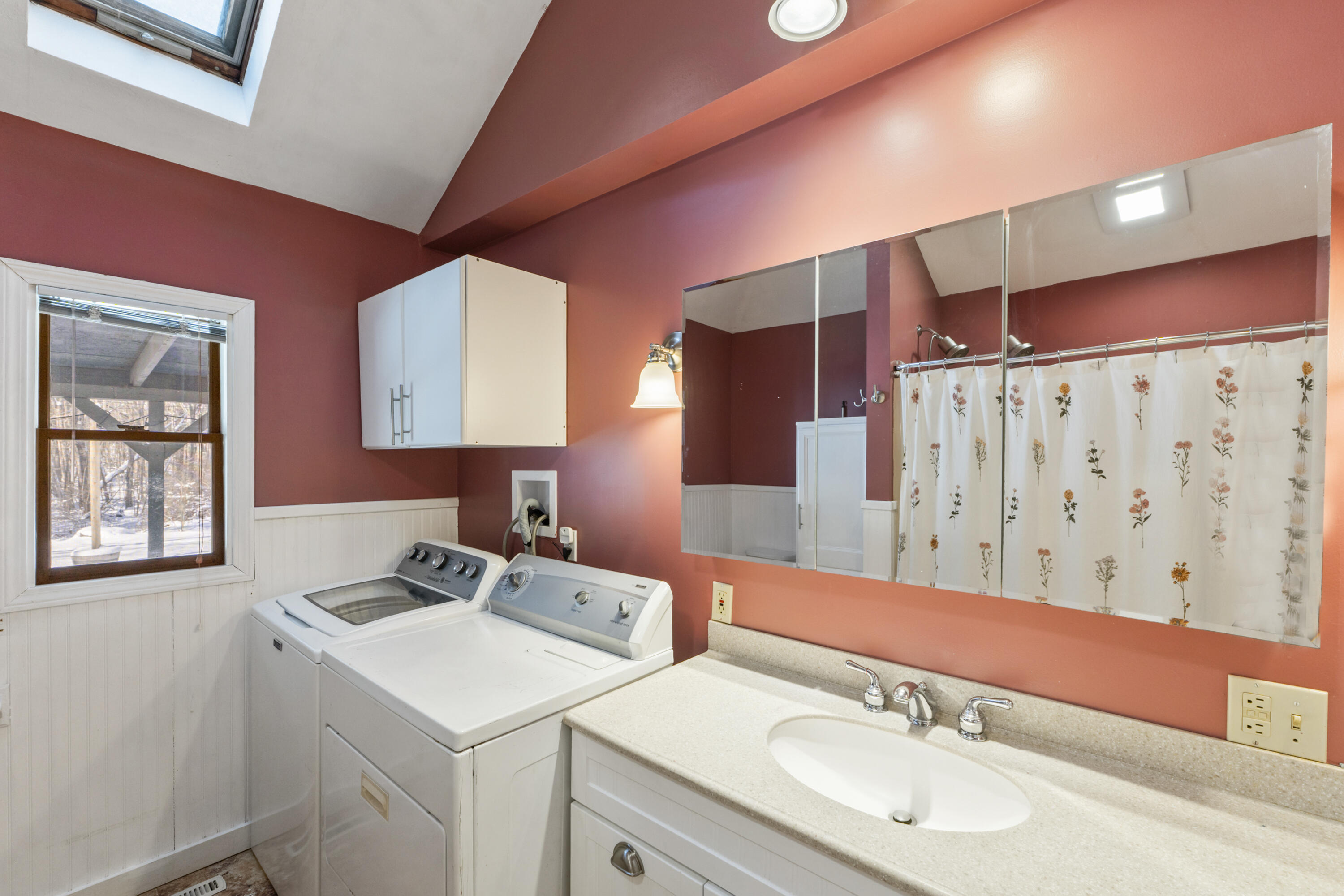 737 Commercial Street Property Photo 25