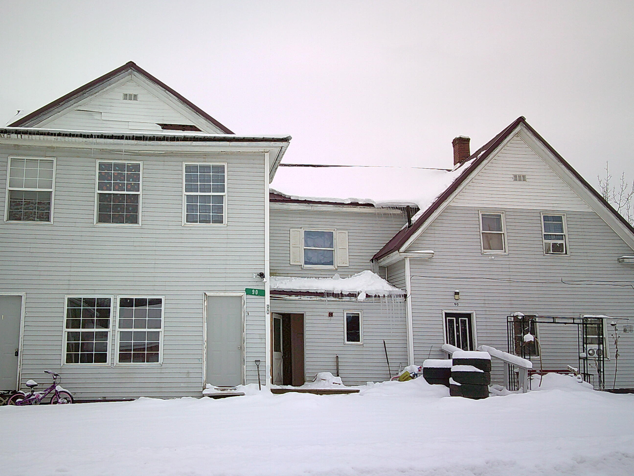 90 Pondview Street Property Photo 2