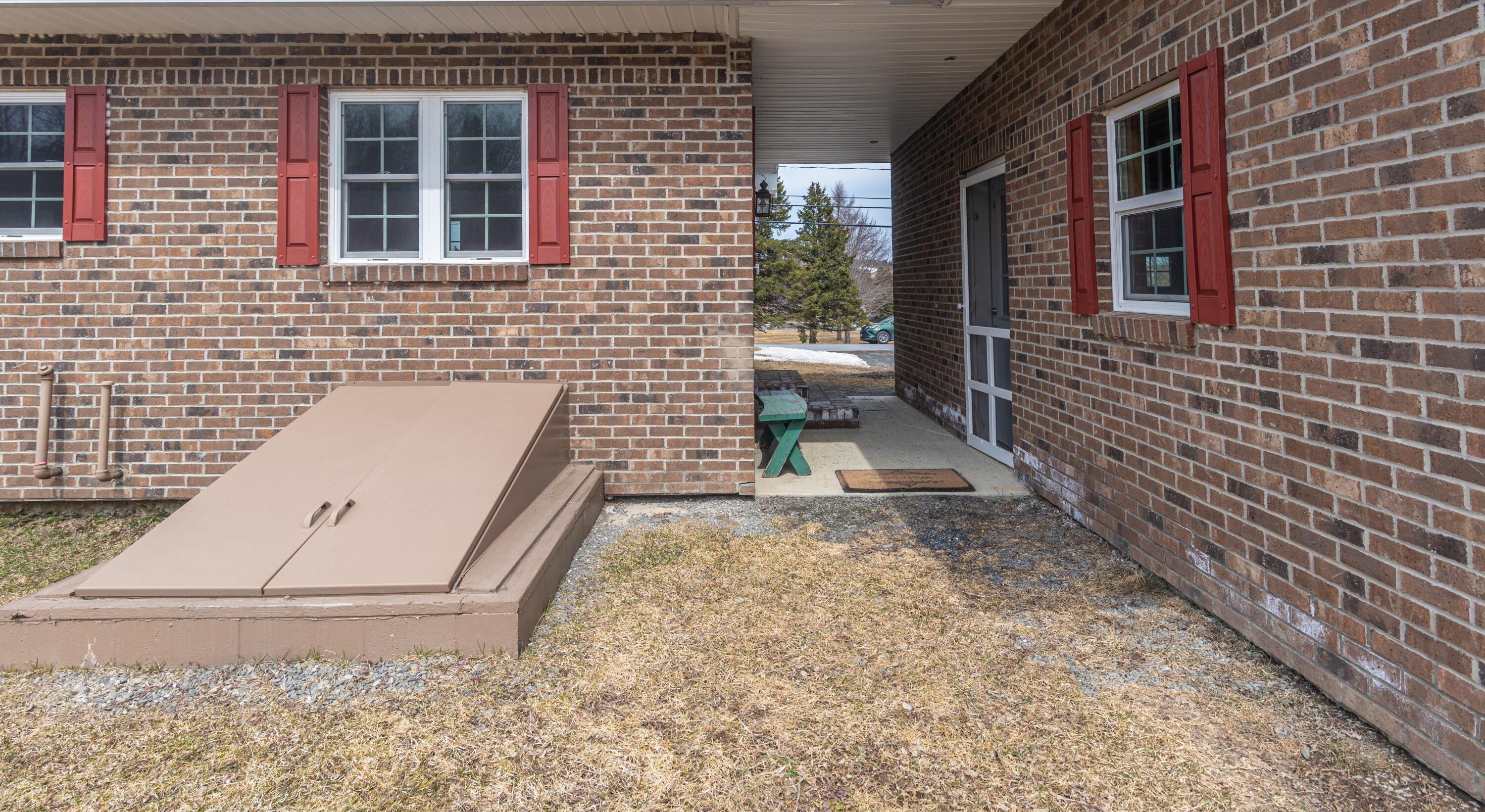 180 Hillside Road Property Photo 7