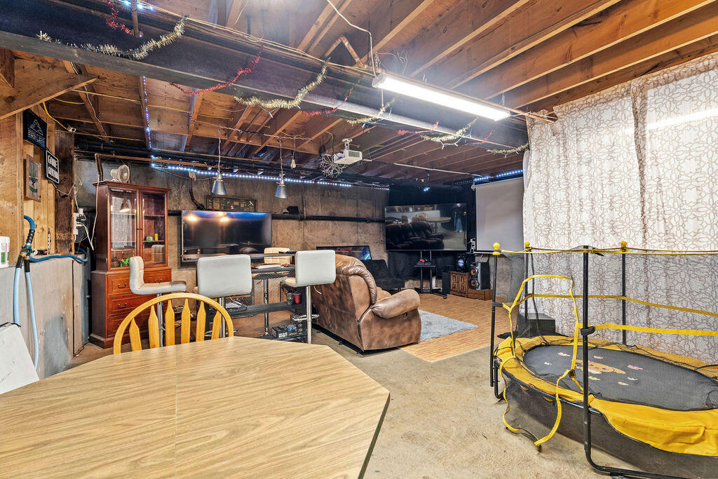 109 Water Street Property Photo 34