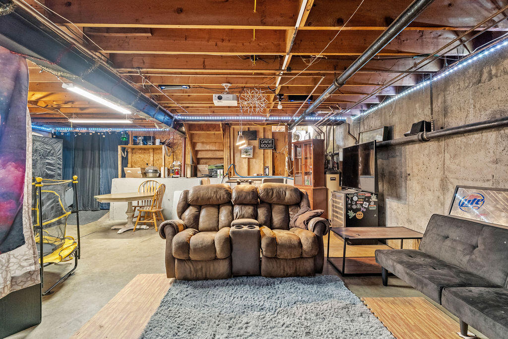 109 Water Street Property Photo 38