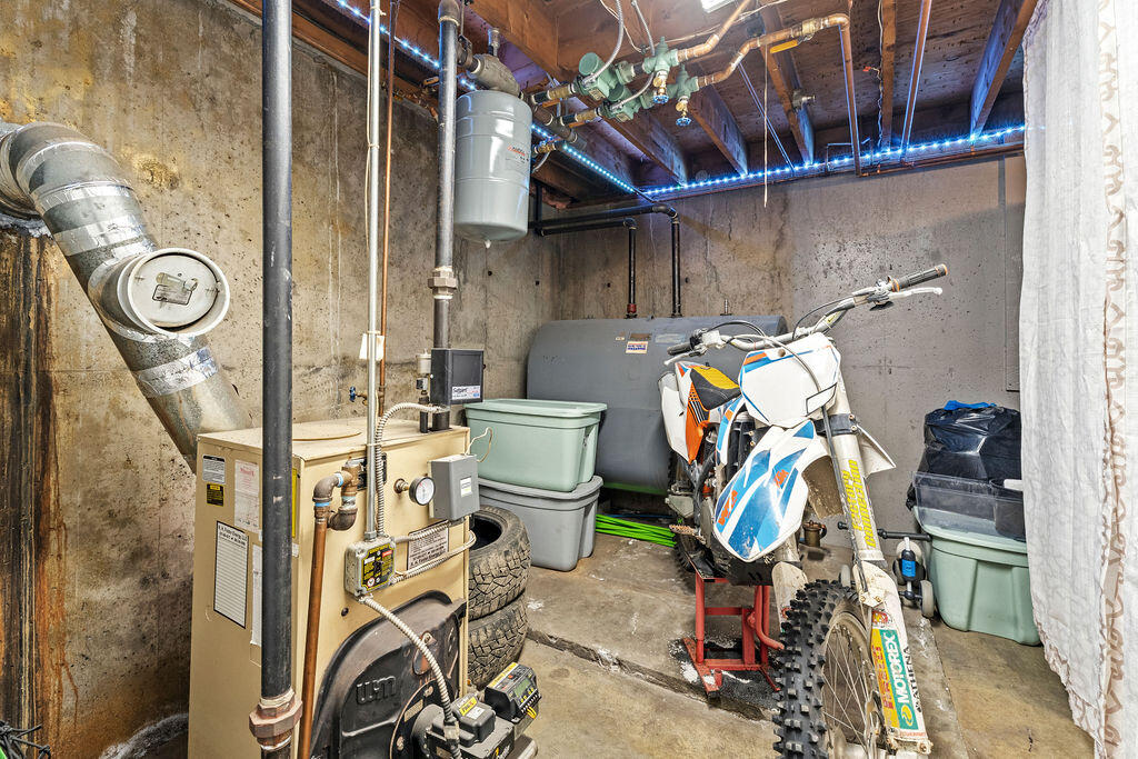 109 Water Street Property Photo 40