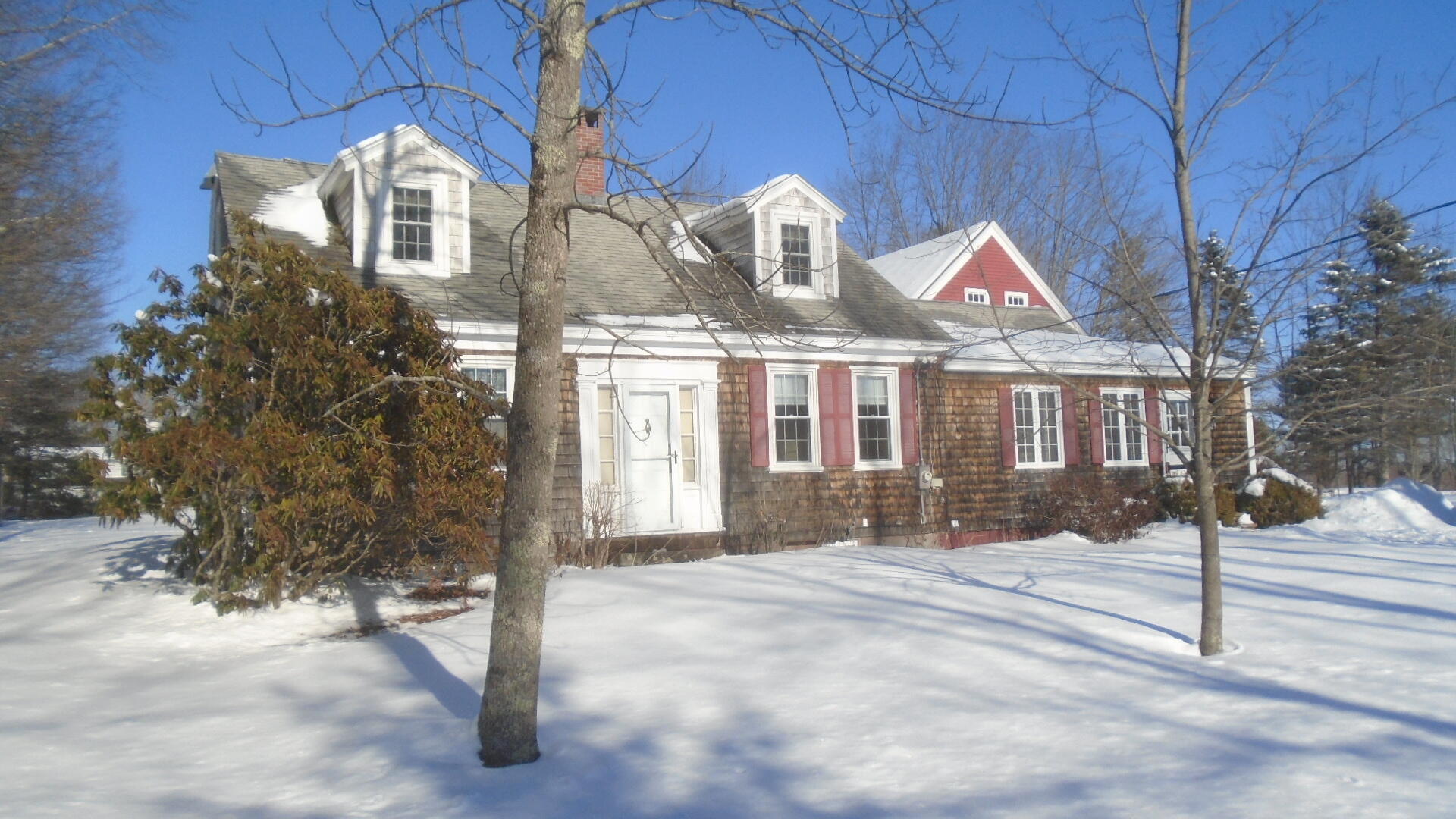 629 W Auburn Road Property Photo 1