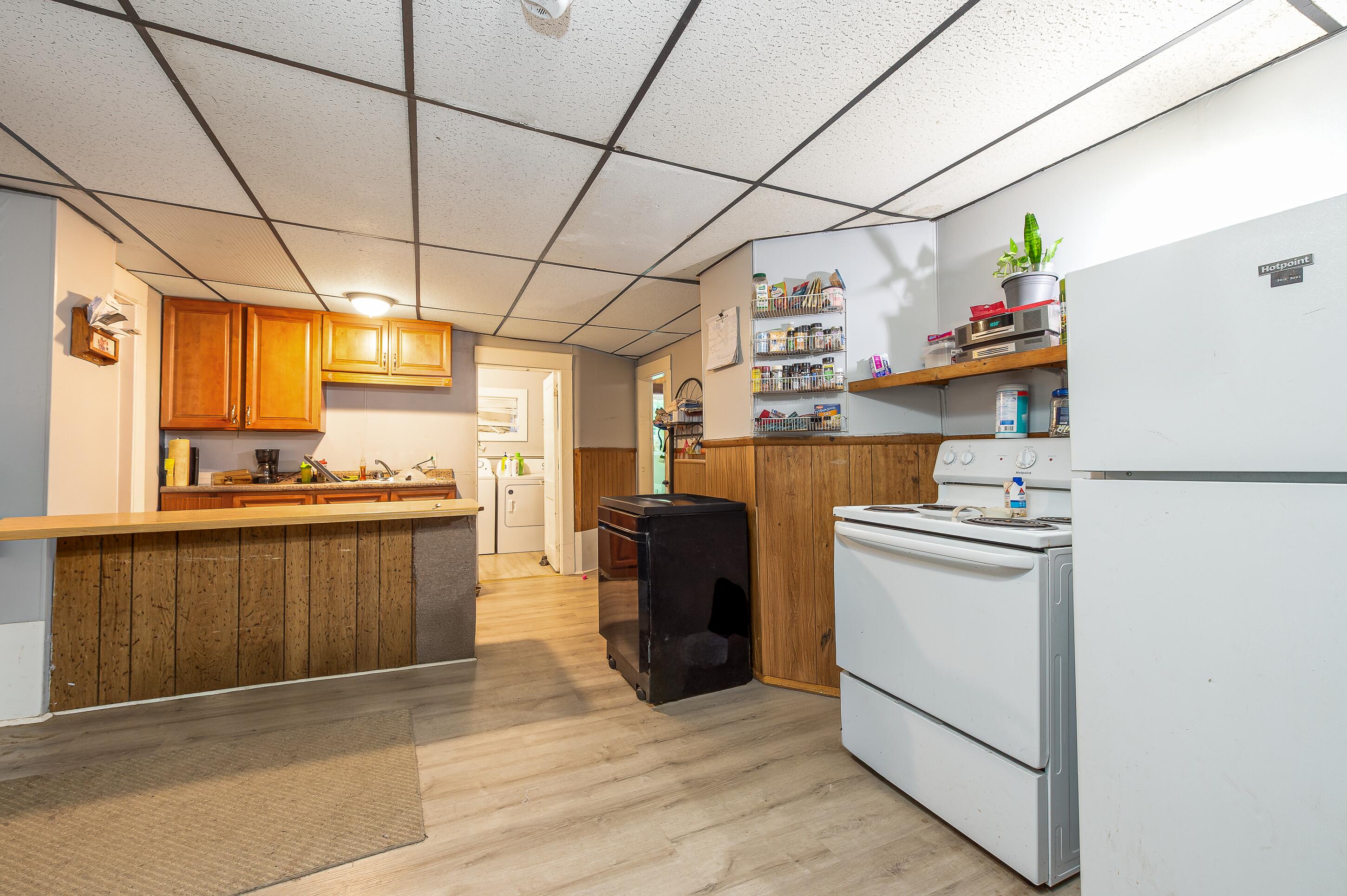 9 Dix Avenue Property Photo 4