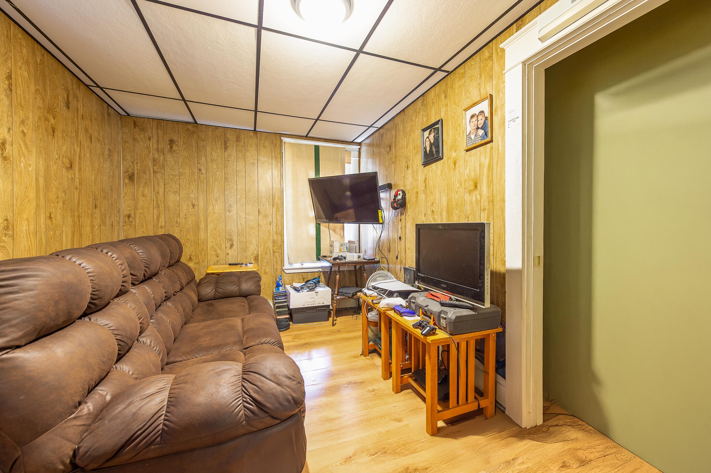 9 Dix Avenue Property Photo 11