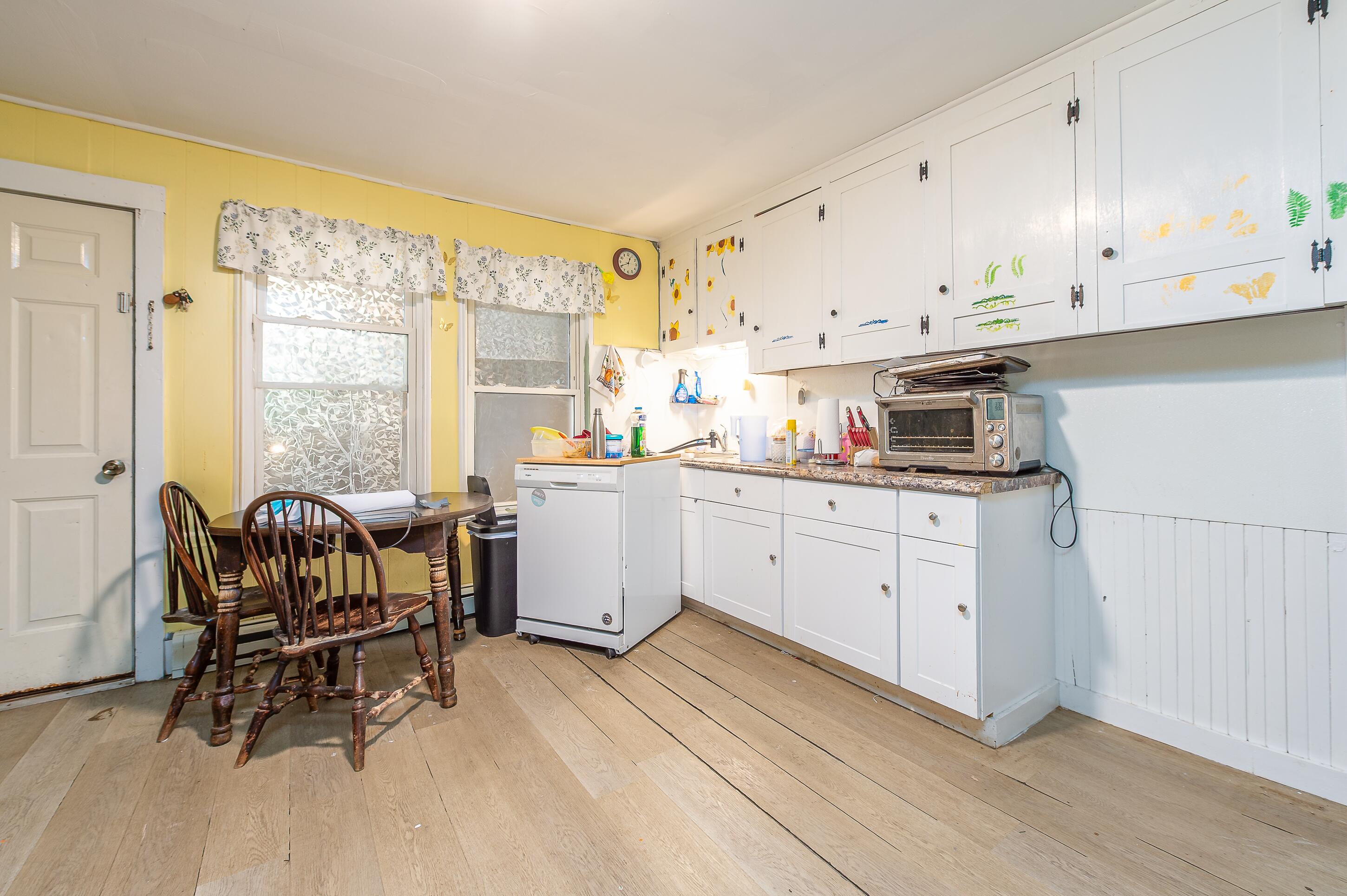 48 Essex Avenue Property Photo 6
