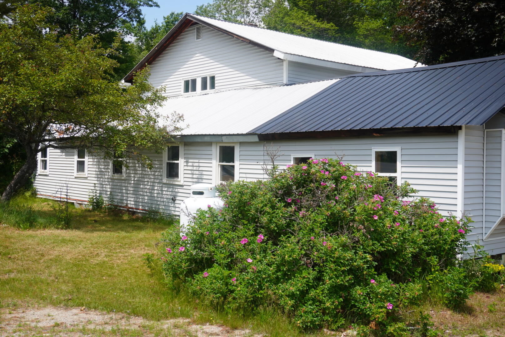 1047 Valley Road Property Photo 1