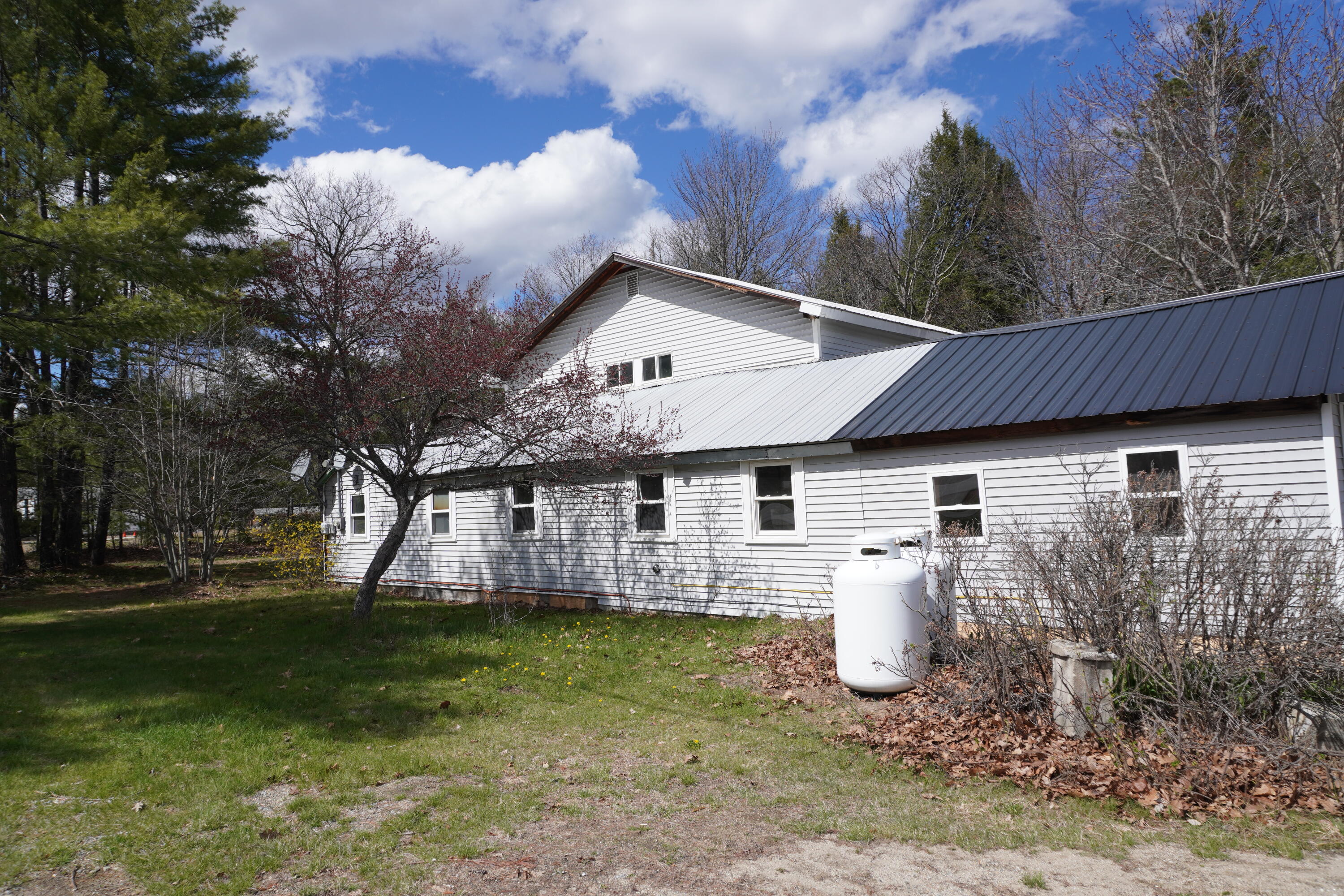1047 Valley Road Property Photo 2