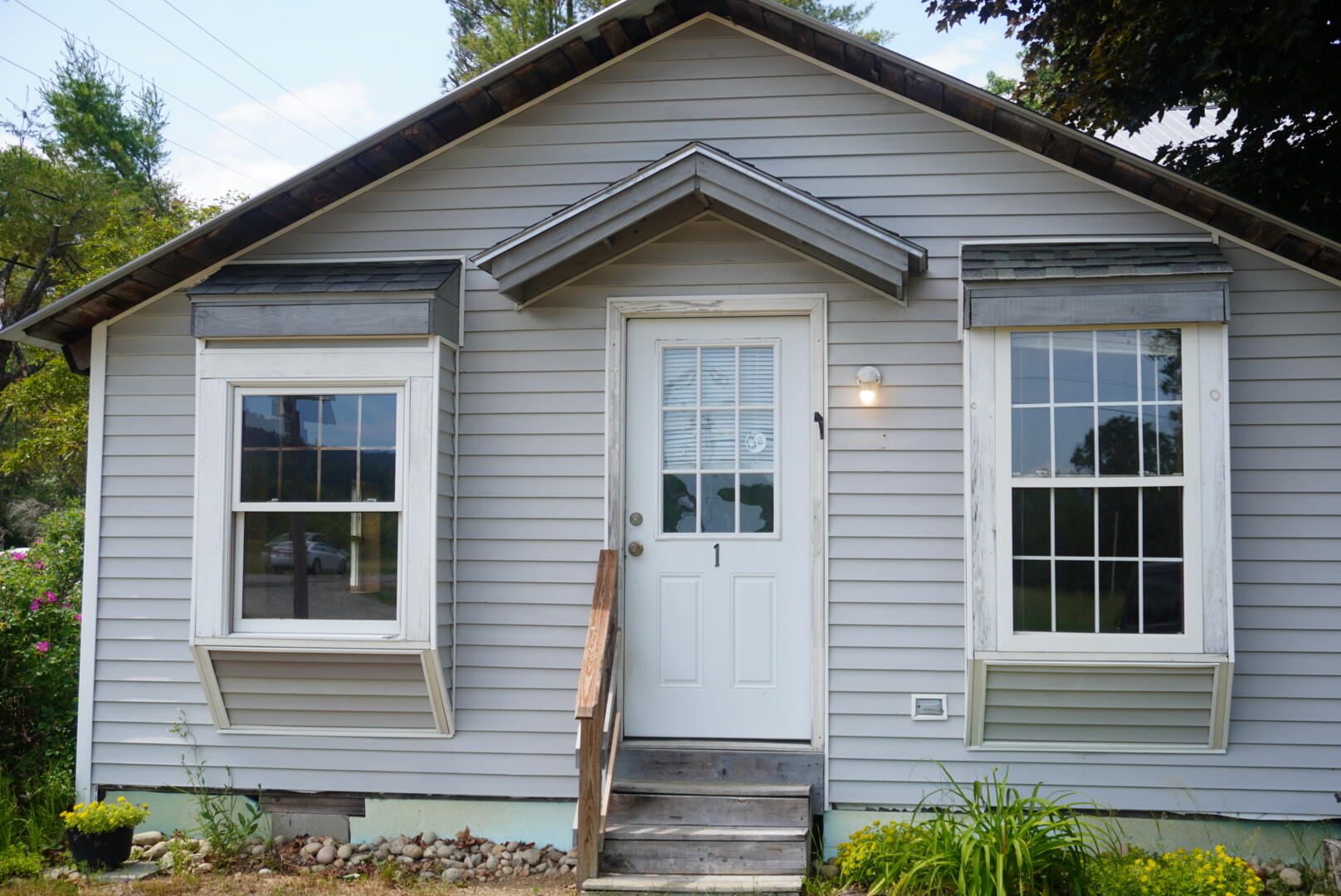 1047 Valley Road Property Photo 4